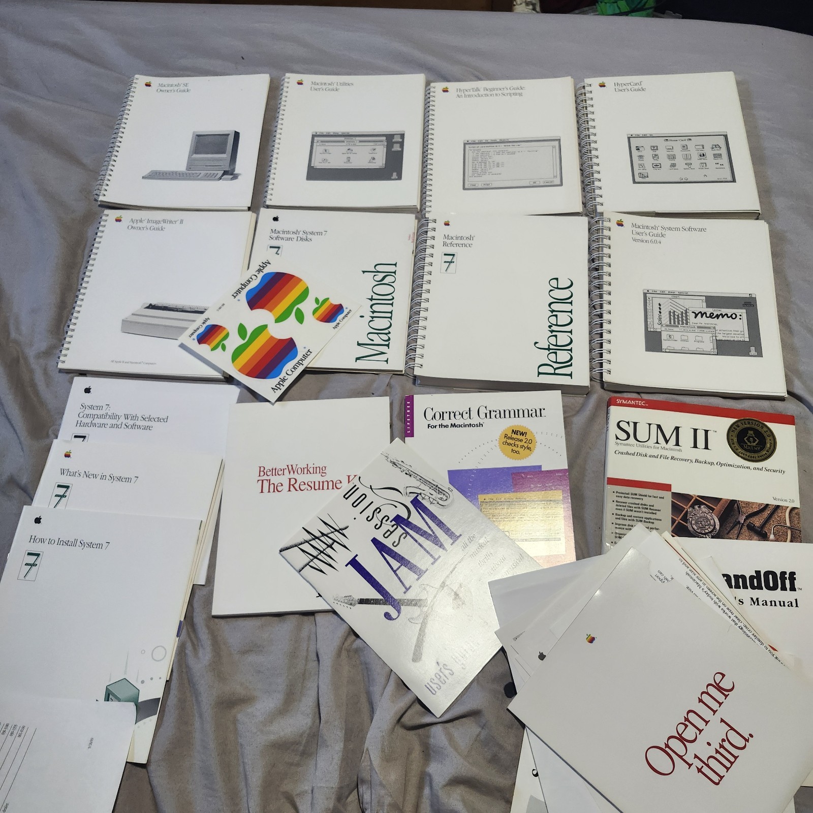 VTG Apple Macintosh Owner's Guide Manual Mixed Lot With System 7 Software 