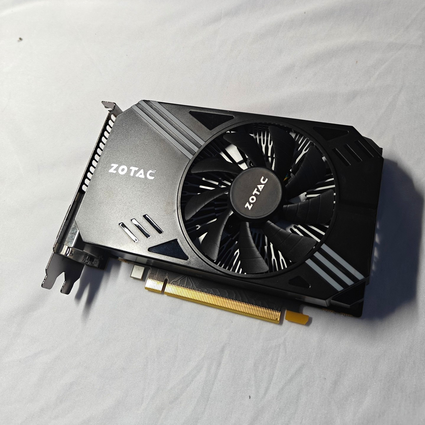 ZOTAC GeForce GTX 950 2GB GDDR5 PCIe x16 Multi-Monitor Fan Heatsink
