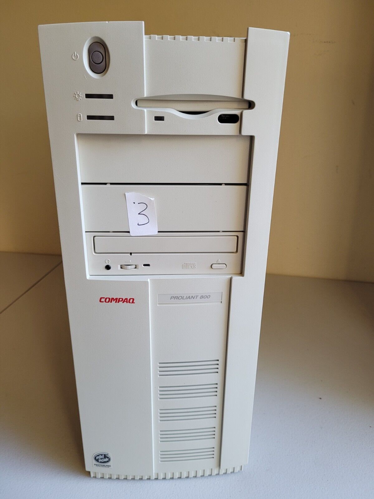 Vintage Compaq Proliant Gen1 800 Server Turns On