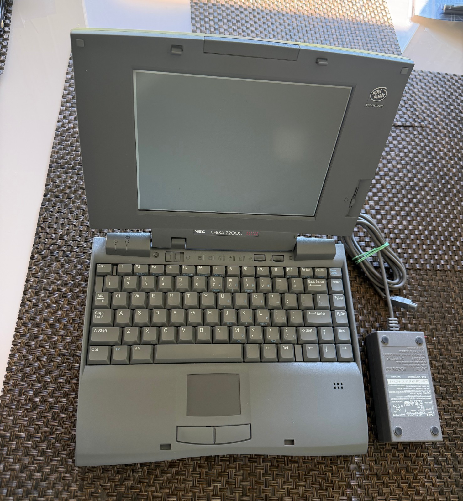 🖥️ NEC VERSA 2200C w/AC adapter for PARTS OR REPAIR