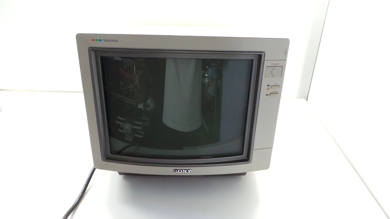 Sony Trinitron Color Video Monitor Model PVM-1390 - 13-inch Power test only