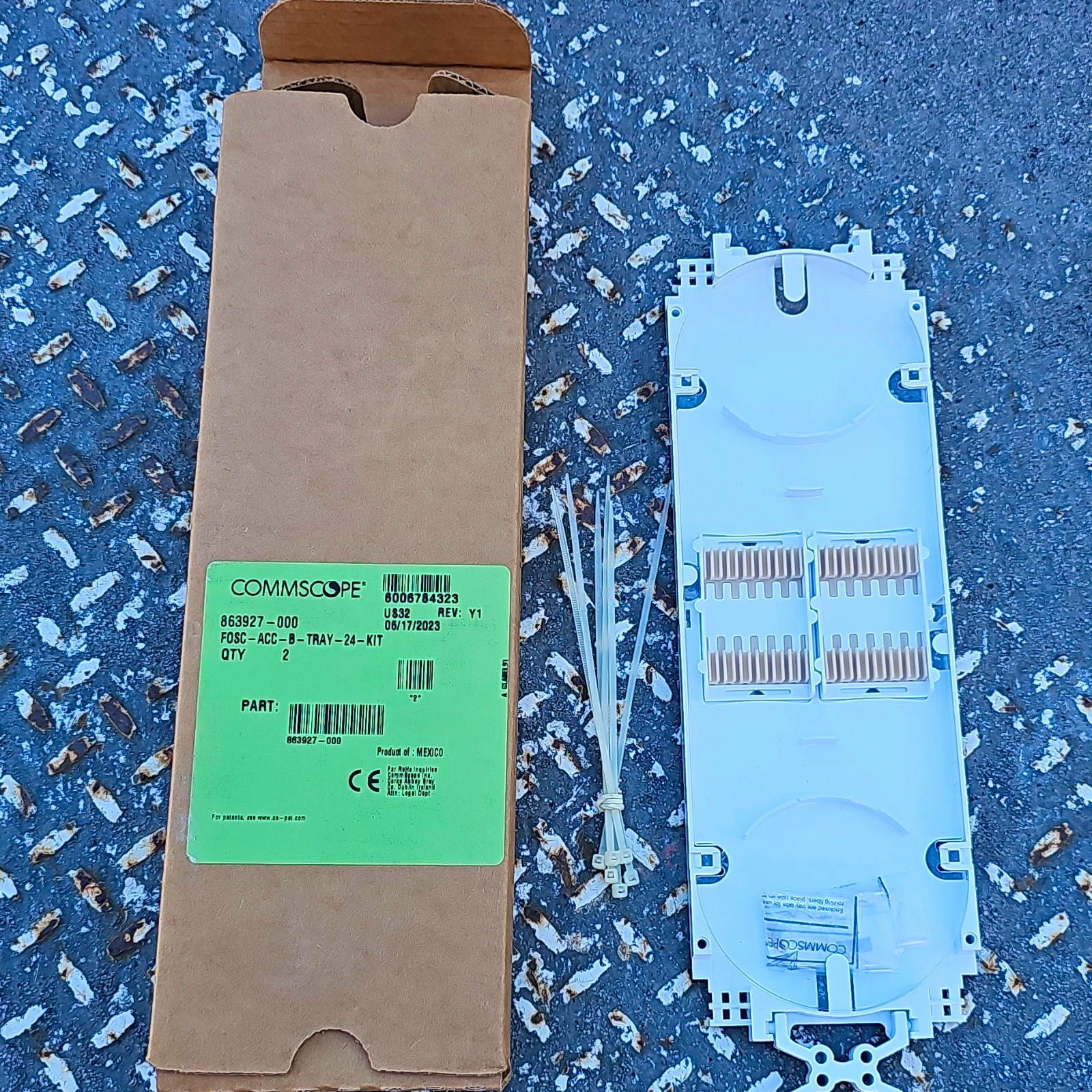 CommScope FOSC-ACC-B-TRAY-24-KIT Fiber Splice Tray White 863927-000