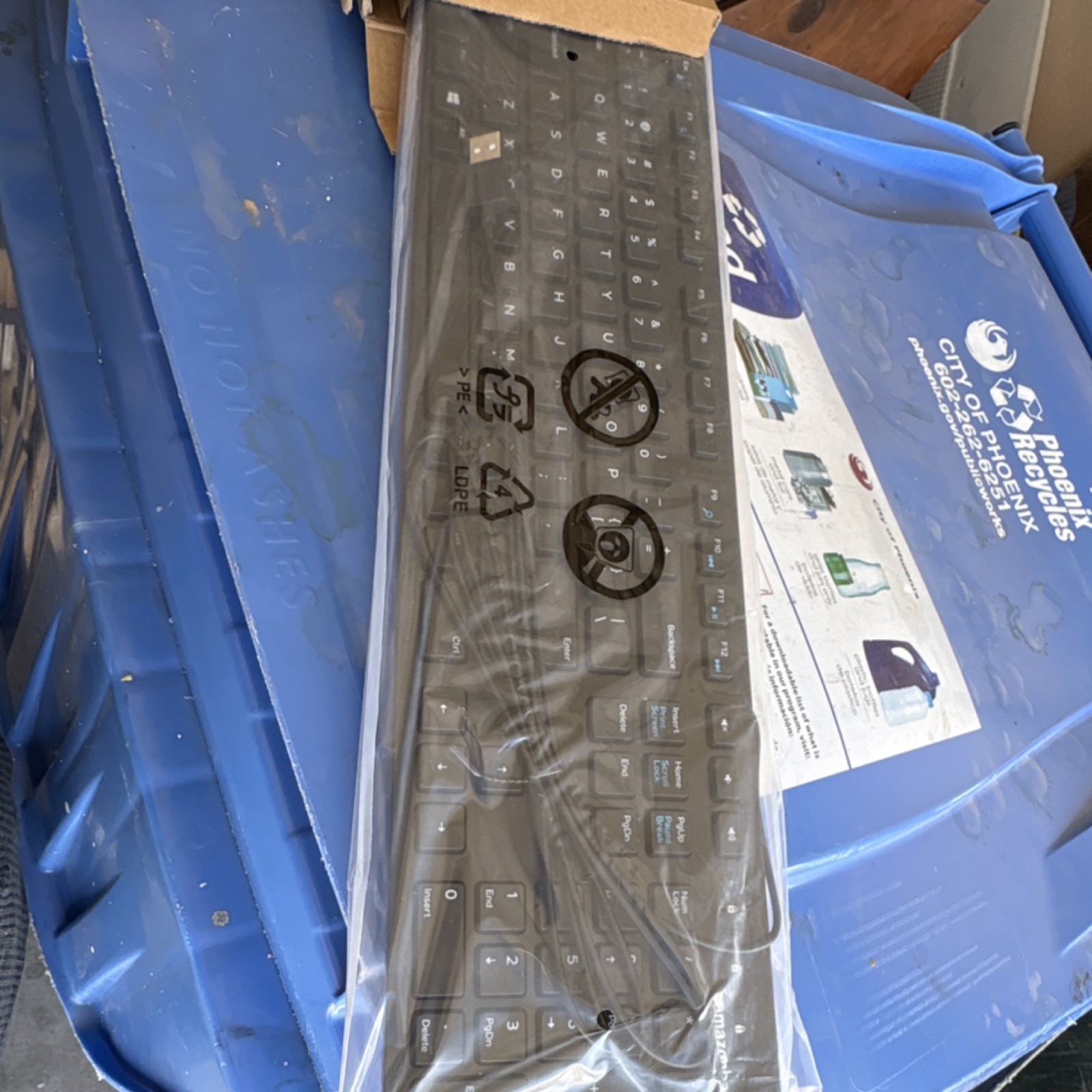 AmazonBasics Matte Black Wired Standard Keyboard US QWERTY English Layout
