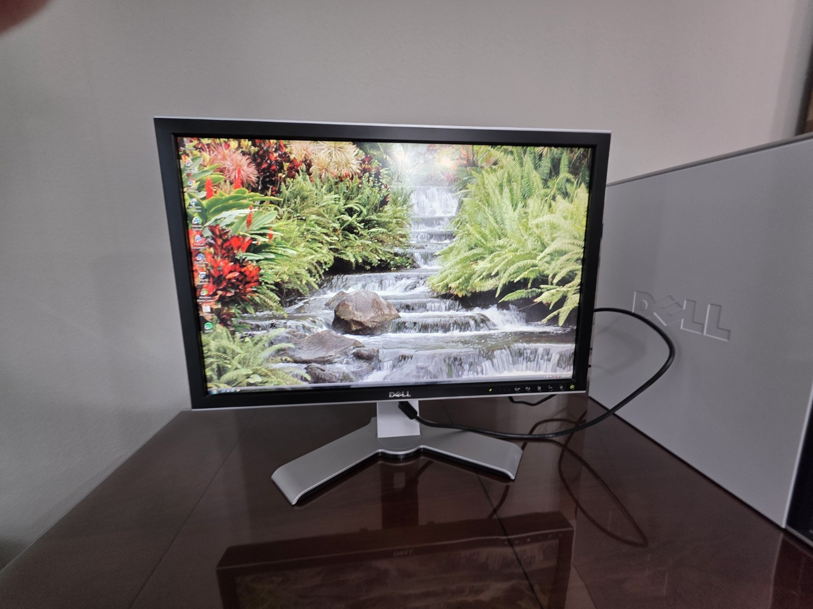 Dell 24 inch wide screen monitor 2407WFPb