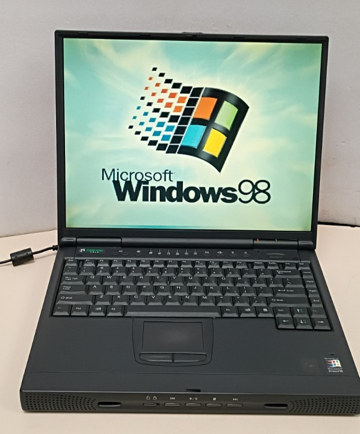 Gateway Solo Pro 9300  Windows 98  Serial port. Working W/generic power adapter