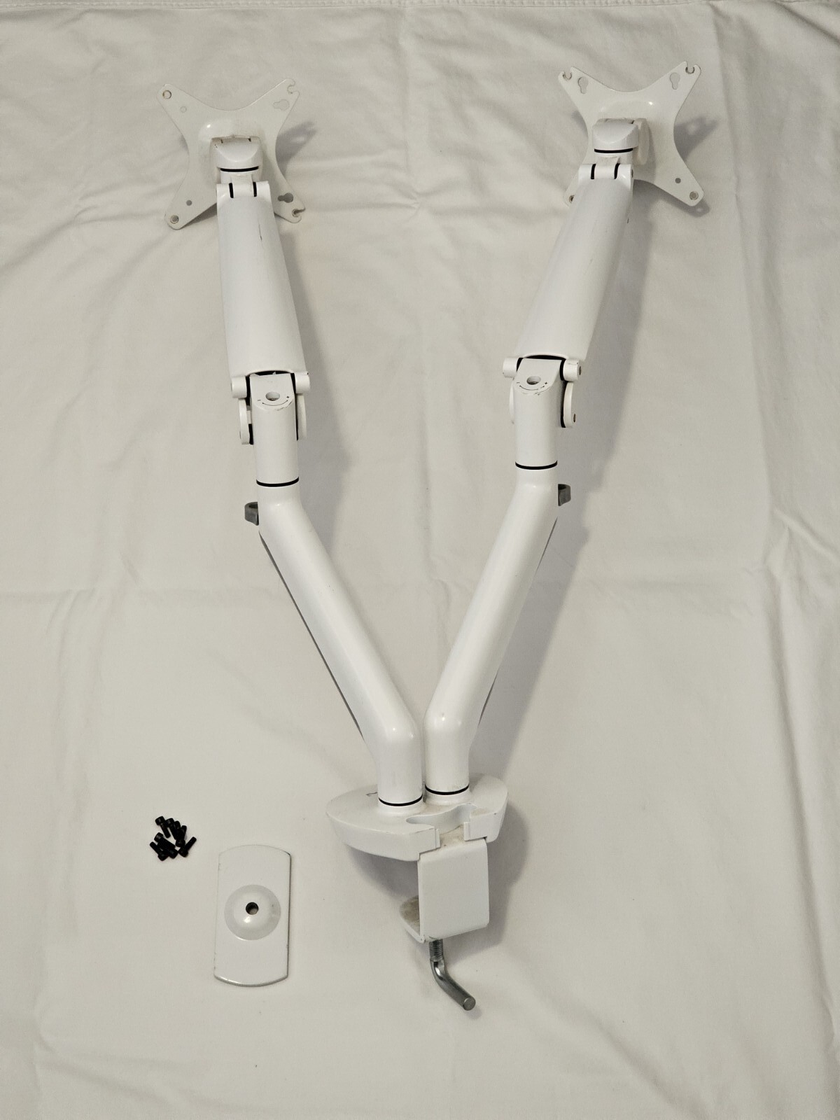 Kanto DMG2000 Dual Monitor Stand Gas shock Articulating 17-27" monitors (WHITE)