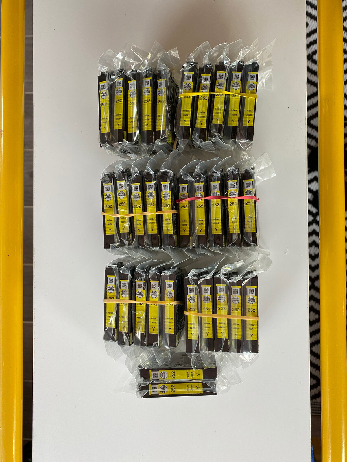 Lots of 32 Yellow Epson #252 Standard Yellow Ink Cartridge Genuine # 252