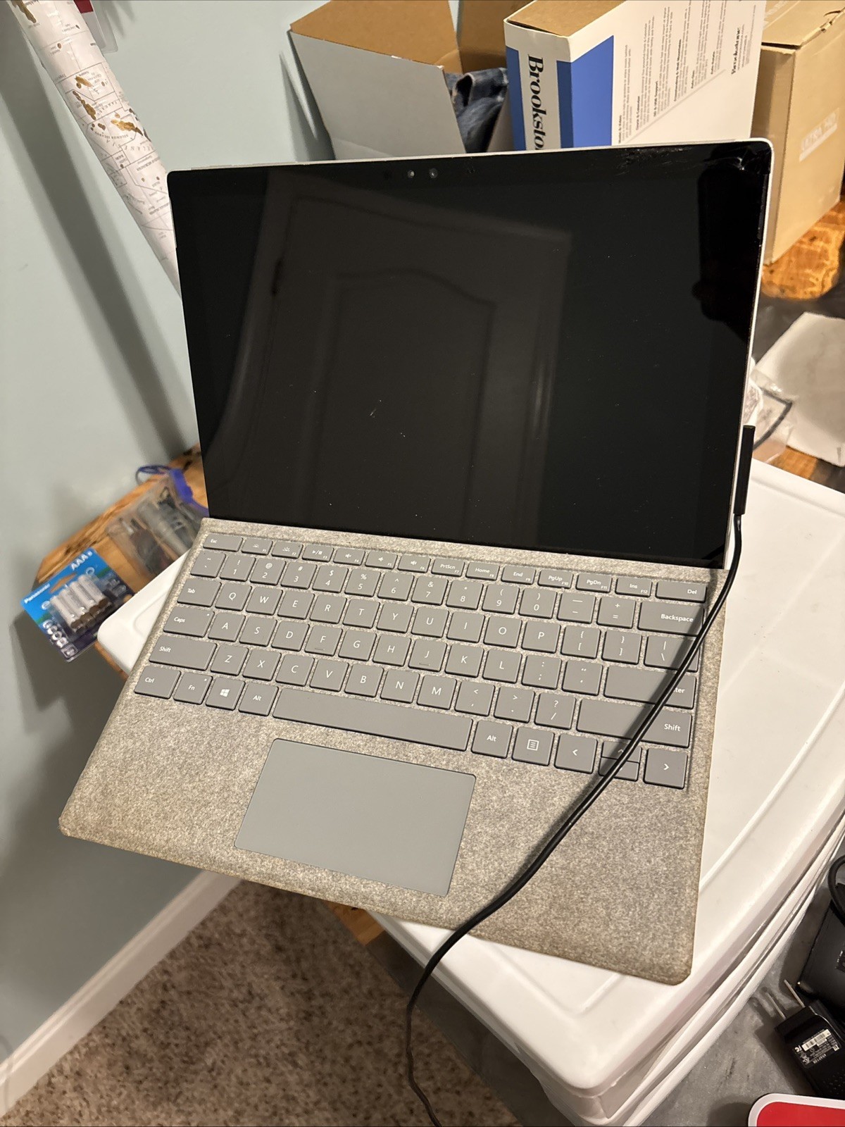 Microsoft Surface Pro 4 PC Tablet 1724 works fine but small crack on screen