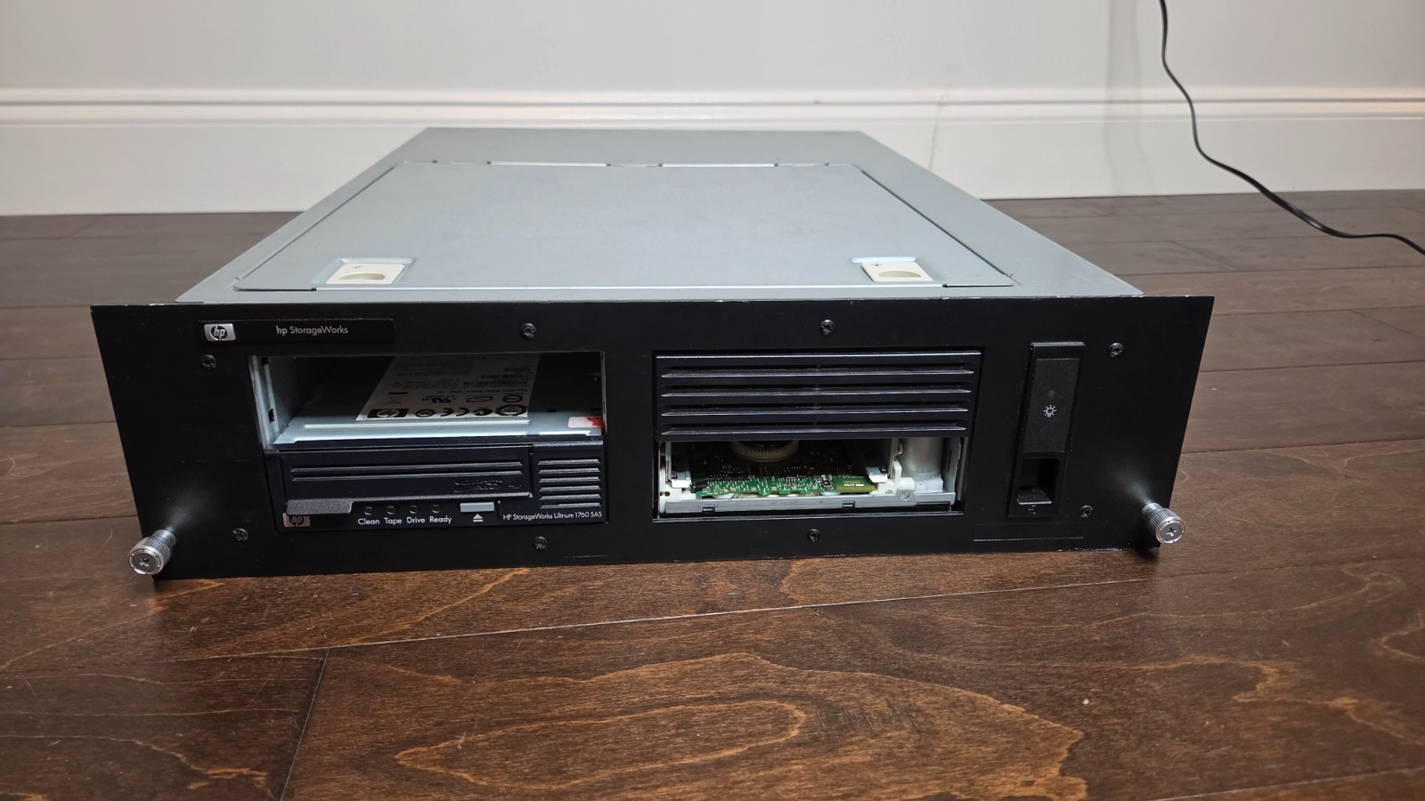 HP Storage Works EO2501 3U Rackmount Chassis With Ultrium 1760 SAS KIT