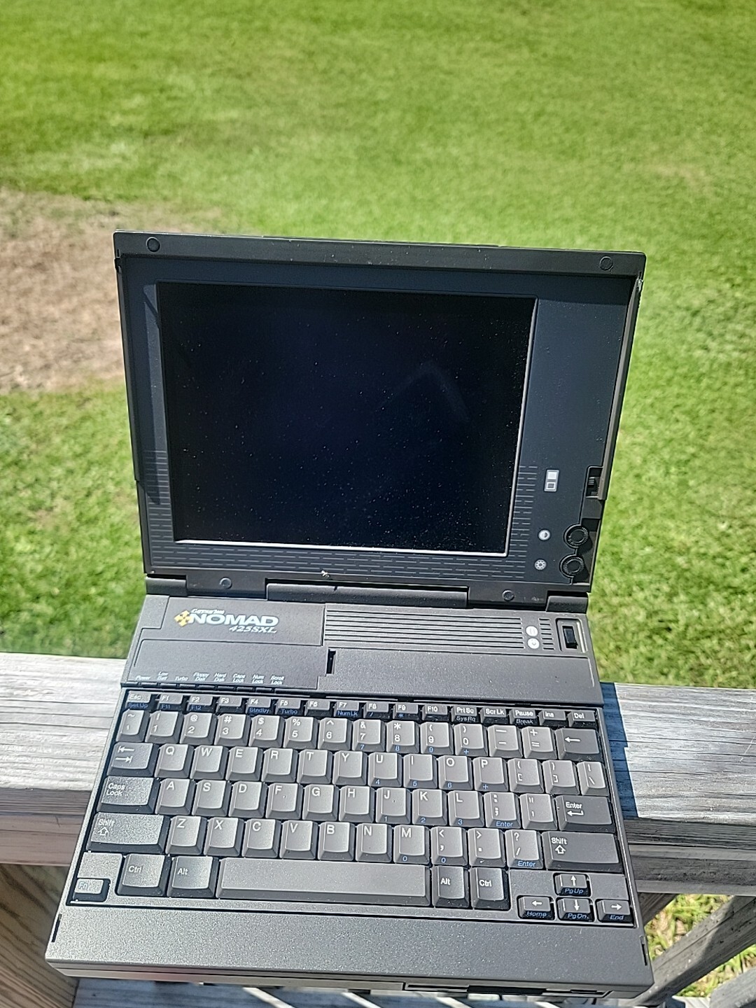 VINTAGE Gateway 2000 Nomad 425SXL Intel Laptop Computer 1993 UNTESTED