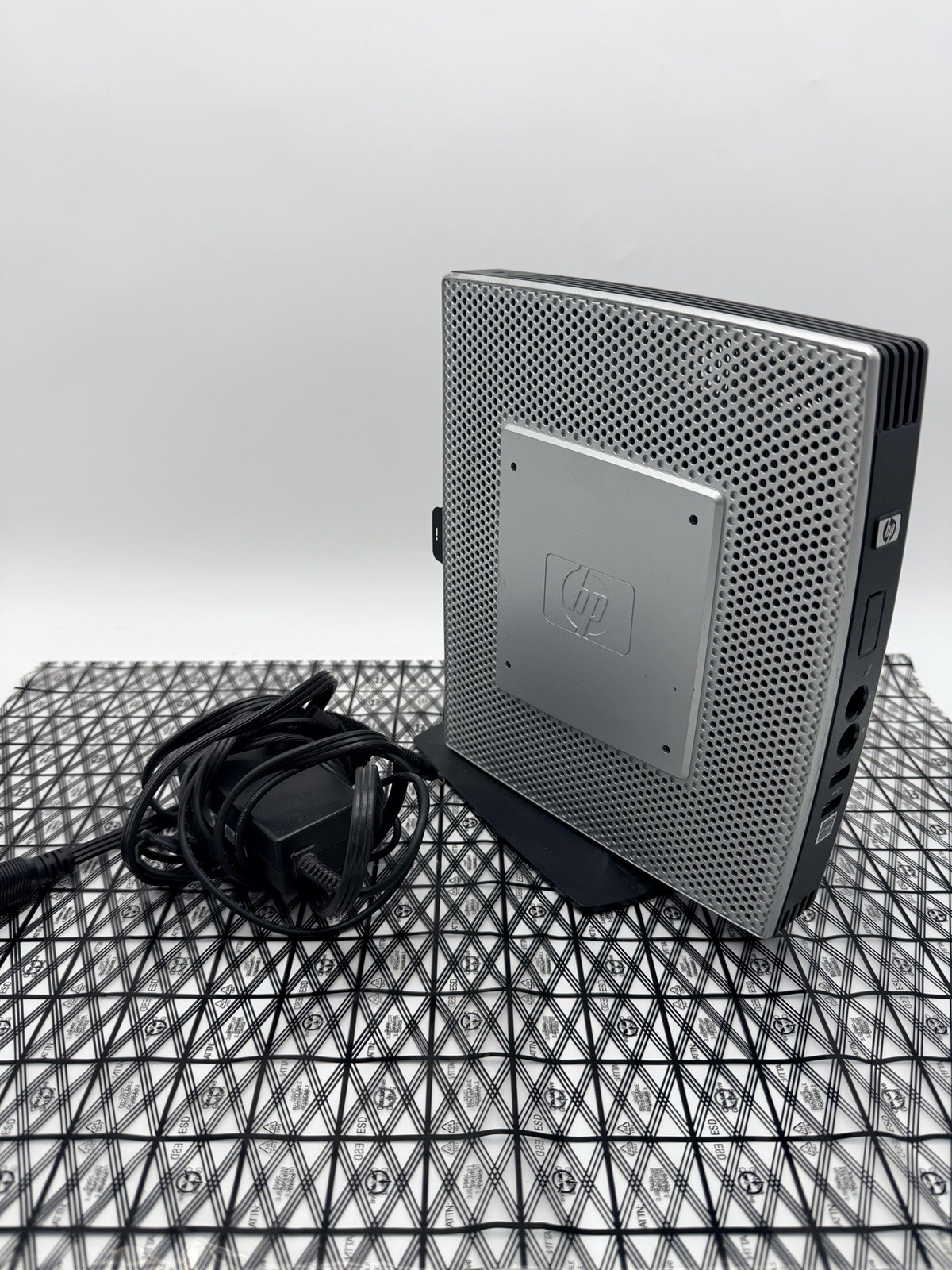HP Thin Client t5740e / 1.66GHz Intel Atom / 2GB RAM / 4GB SSD / Windows 7 ES