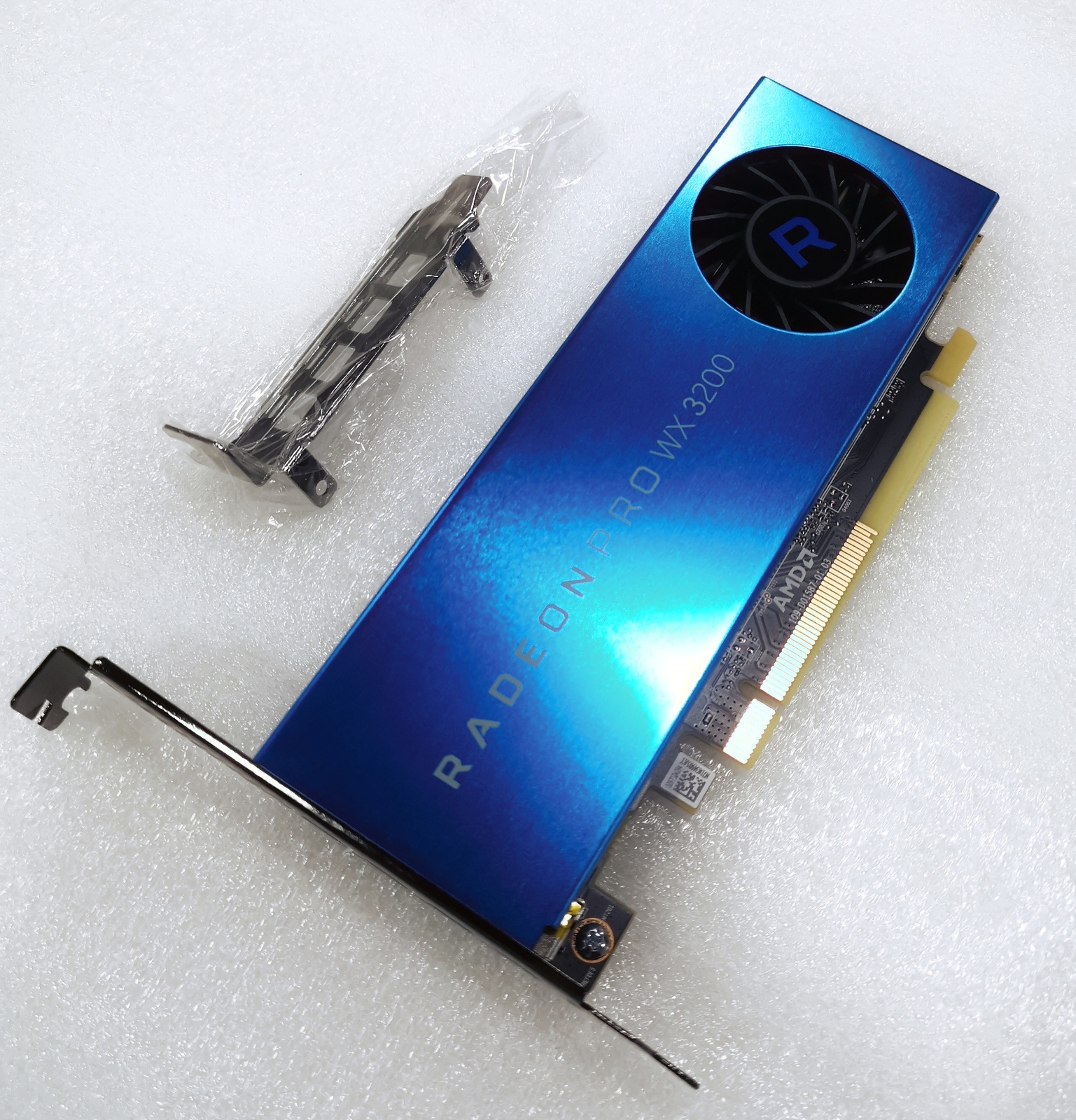 1PCS AMD Radeon Pro WX 3200 WX3200 4GB Workstation Graphics Card