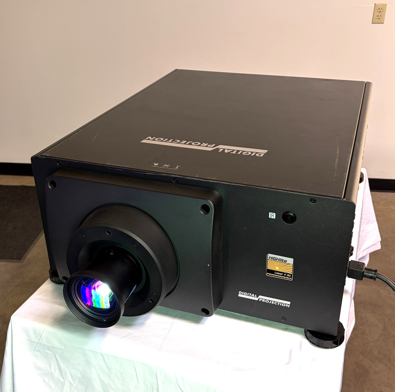 Digital Projection HIGHlite Laser II Projector [650 Hours] Tested w/ 0.77 Lens