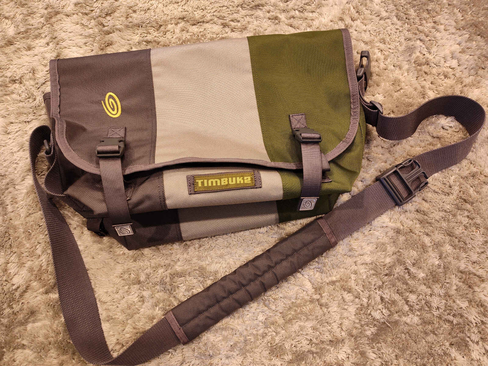 Timbuk2 D-Lux Commute 2.0 City Carrier Medium Messenger Travel Bag