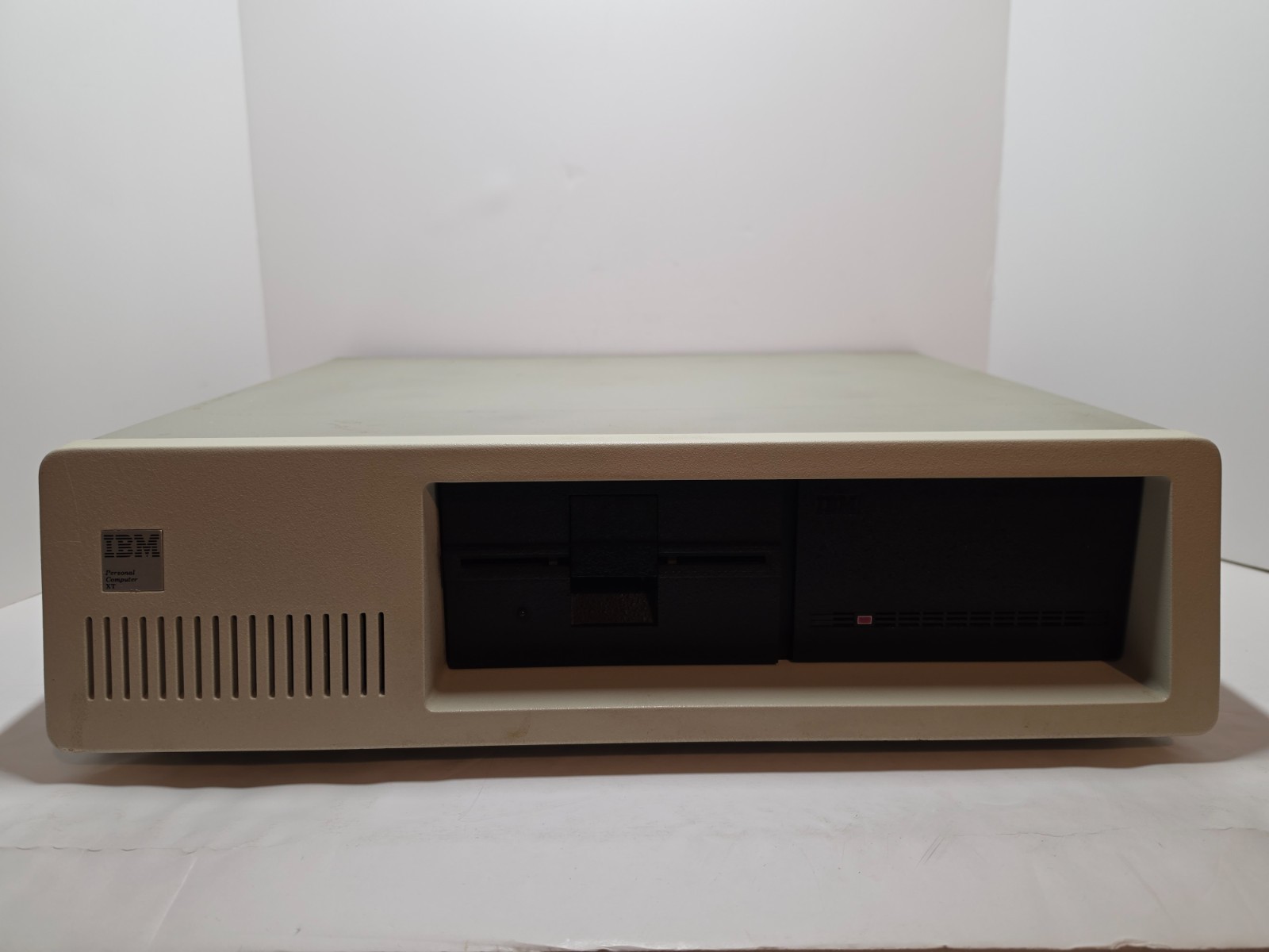 Vintage IBM XT 5160 PC Computer 640KB RAM with Expansions (Powers On As Is)