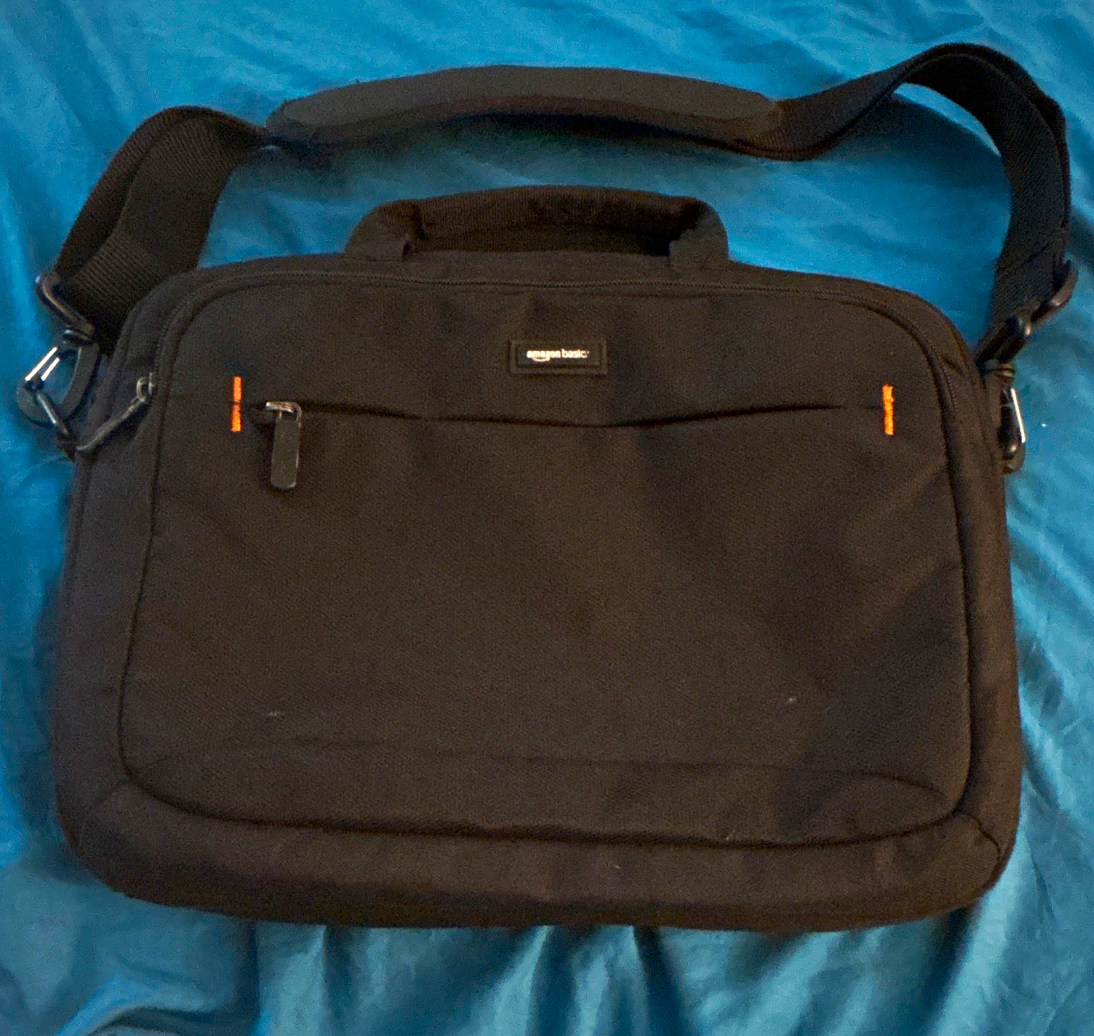 Amazon Basics Black Padded Solid 15in Laptop Shoulder/Messenger Bag Nylon
