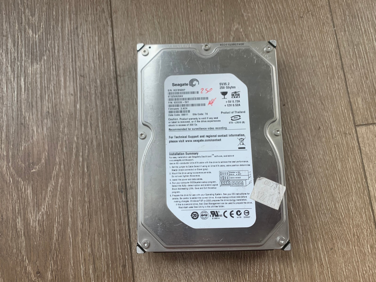 Seagate SV35.2 ST3250820AV 250GB 3.5" PATA/IDE Internal Hard Drive 9DC03E-501