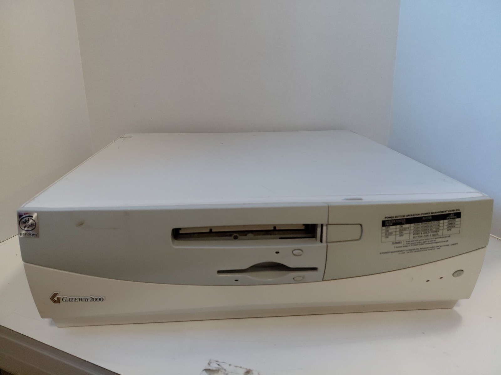GATEWAY 2000 Vtg98 Desktop P55C - 233Mhz Pentium RAM WINDOWS 98 AS IS  Powers On