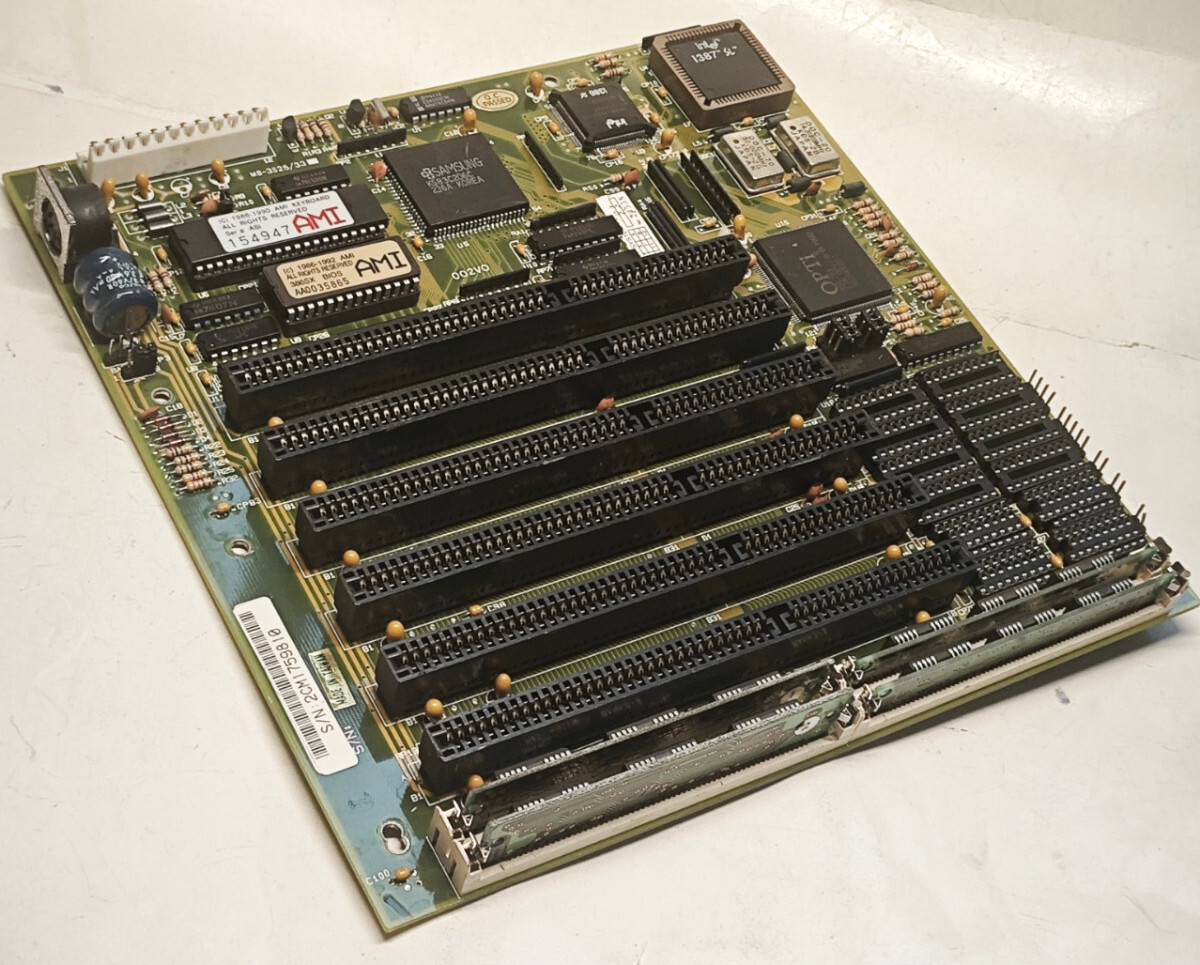 386 Aquarius Systems A10001 Motherboard w Intel 386SX-25 CPU + 387FPU & 4 MB