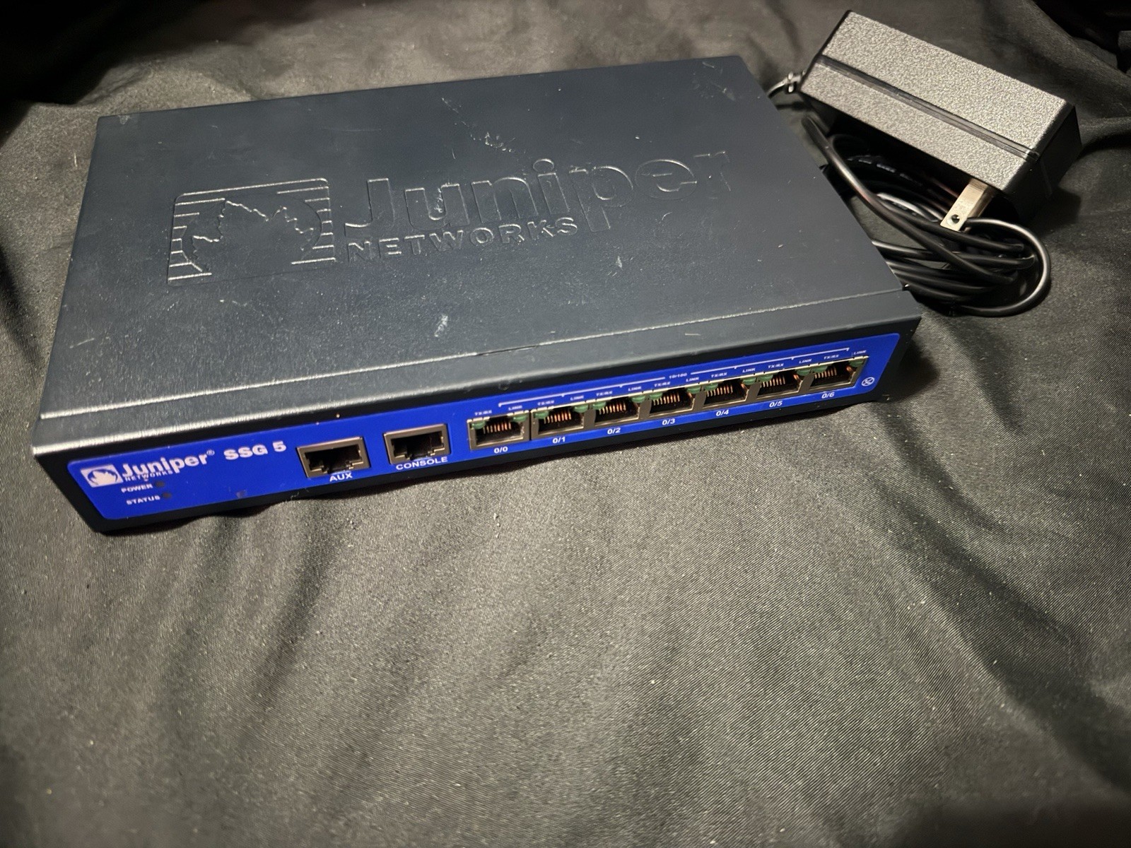 JUNIPER  NETWORKS  SSG 5 VPN Firewall Security Gateway 7-port SSG-5-SB w/ Adapte