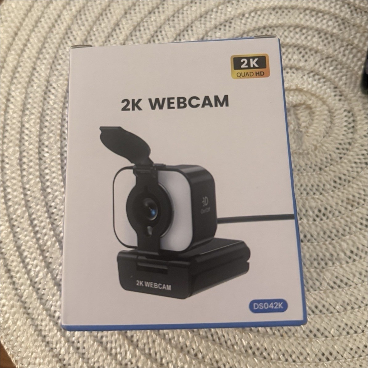2K Webcam Quad HD 2K Resolution USB Clip-On Camera DS042K Black White Video