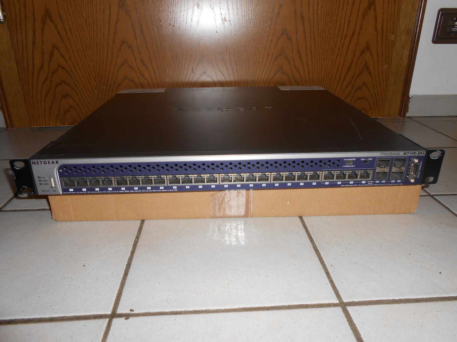 Netgear M7100-24X XSM7224 24-Port 10 Gigabit Managed Switch