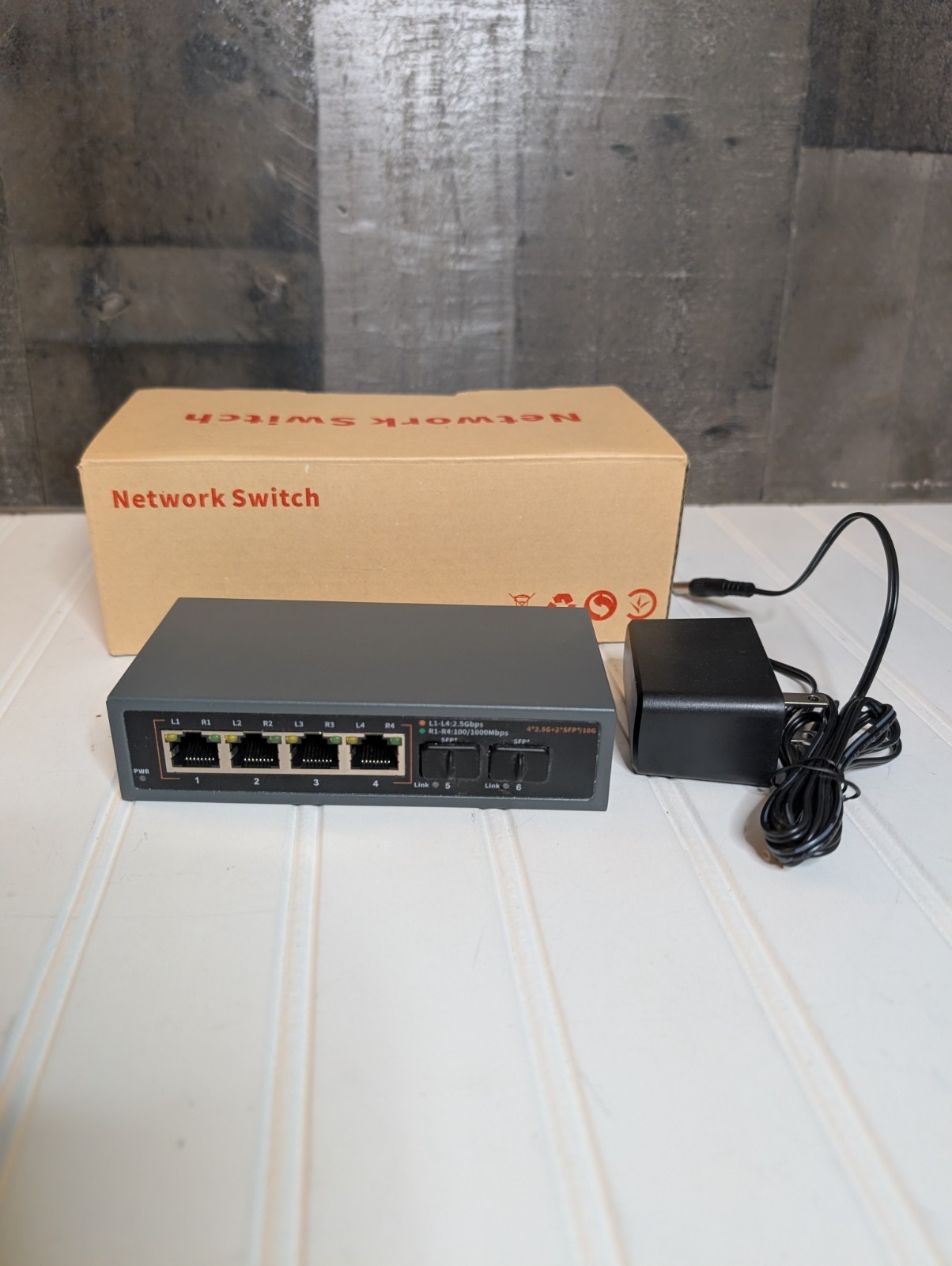 2.5G Unmanaged Ethernet Switch with 4 x 2.5G Base-T Ports and 2 x 10G SFP Port