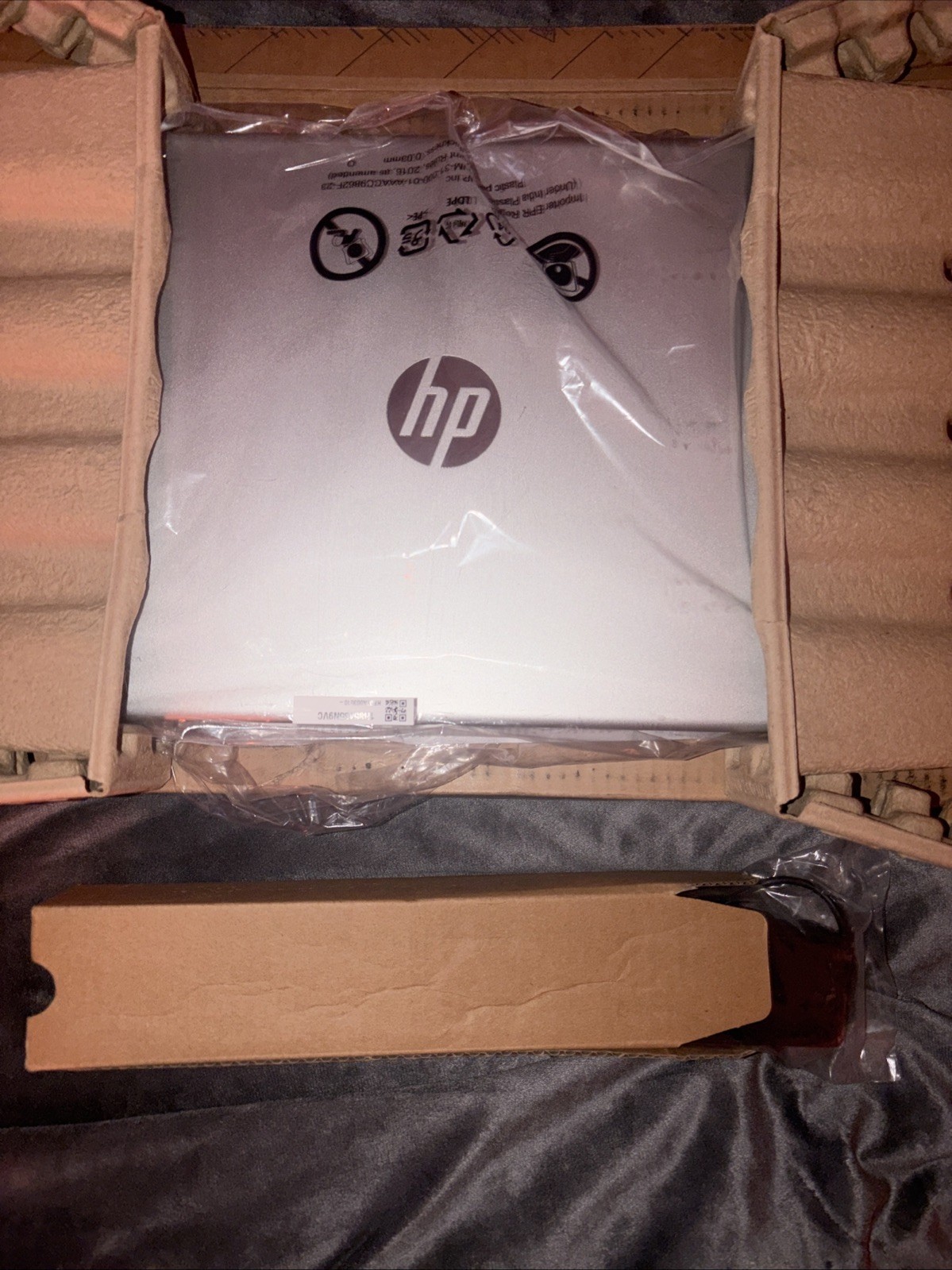 HP 15-fd0113dx Laptop 15.6” HD LED Intel Core i3-N305 128GB UFS 8GB Ram Win-11