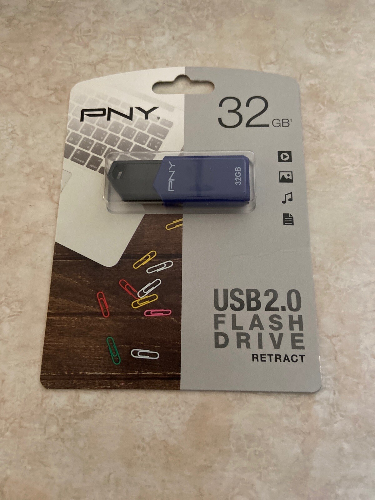 PNY USB 2.0 FLASH DRIVE RETRACT 32GB