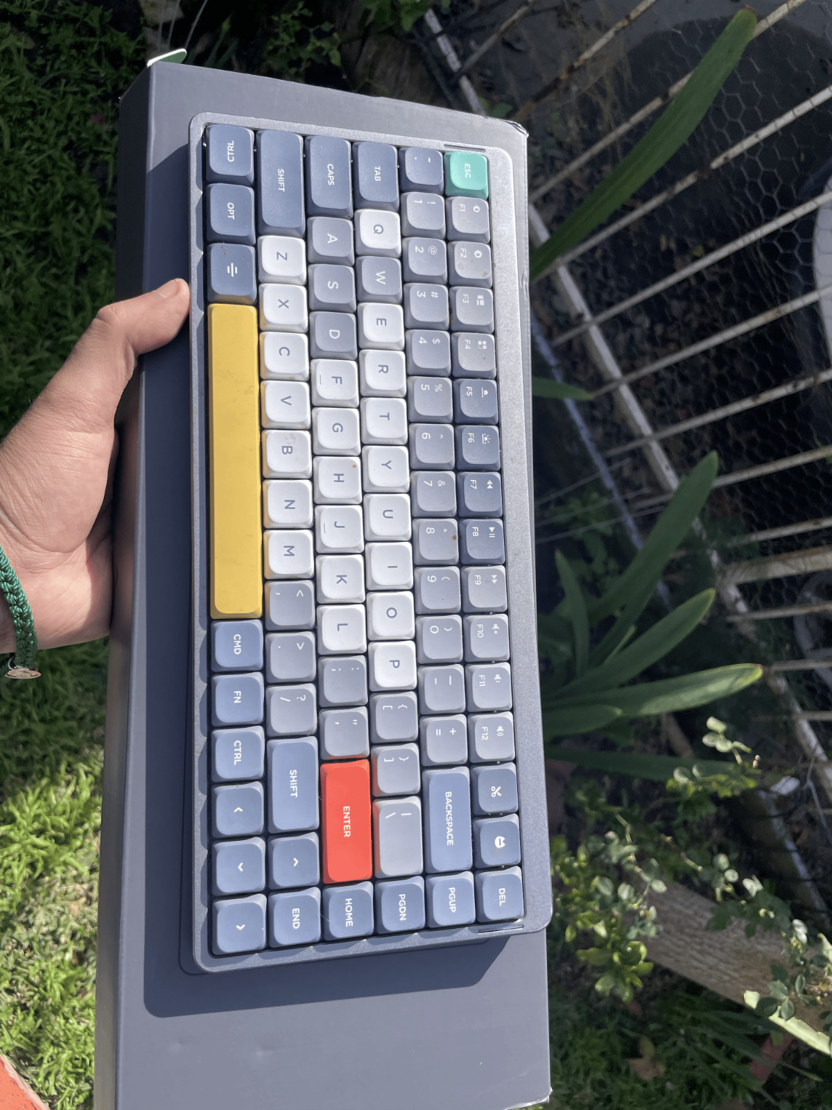 Limited Edition Nuphy Air 75v2 with NuFolio V2 + Extra Twilight Keycaps