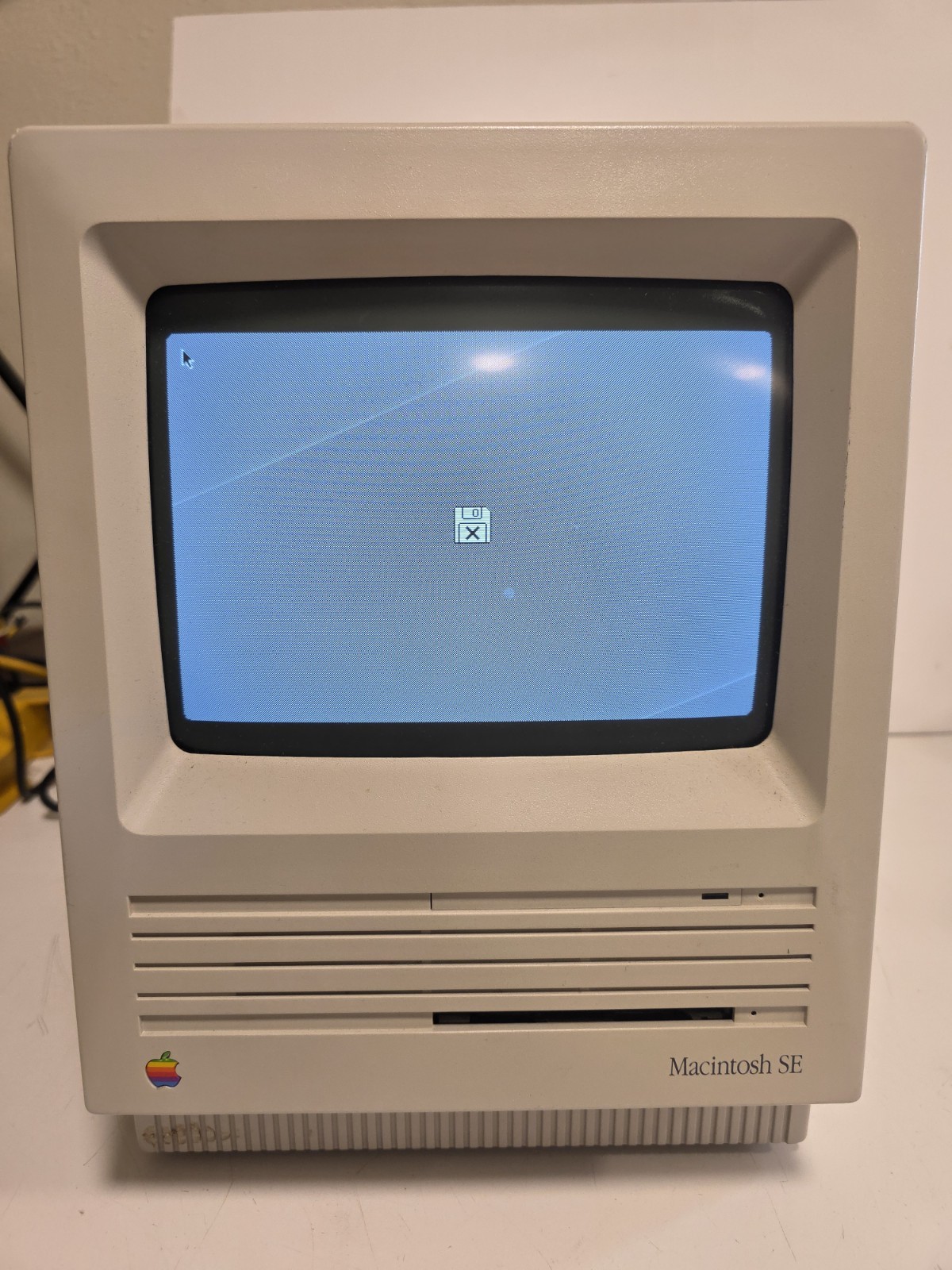 Apple Macintosh SE M5011 Computer