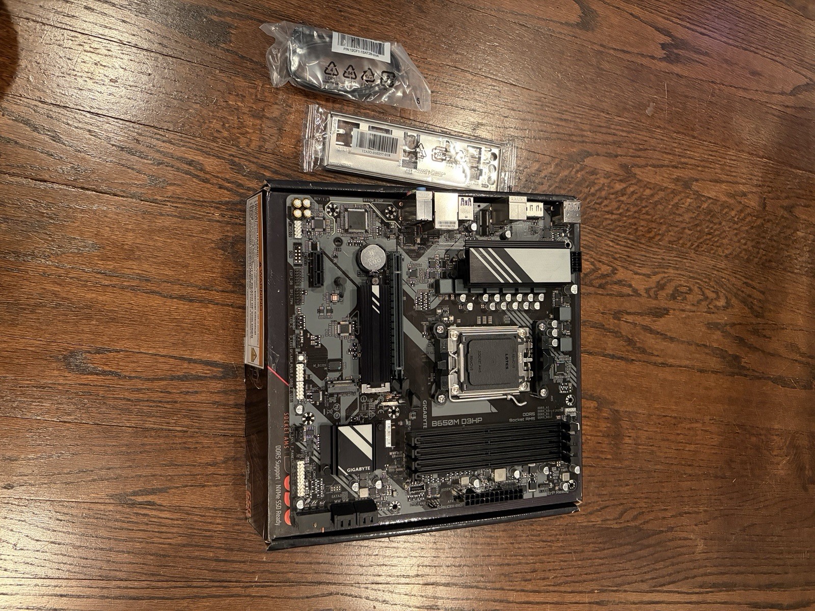 Gigabyte B650M D3HP AM5 Motherboard, LGA 1718, AMD, M-ATX, DDR5