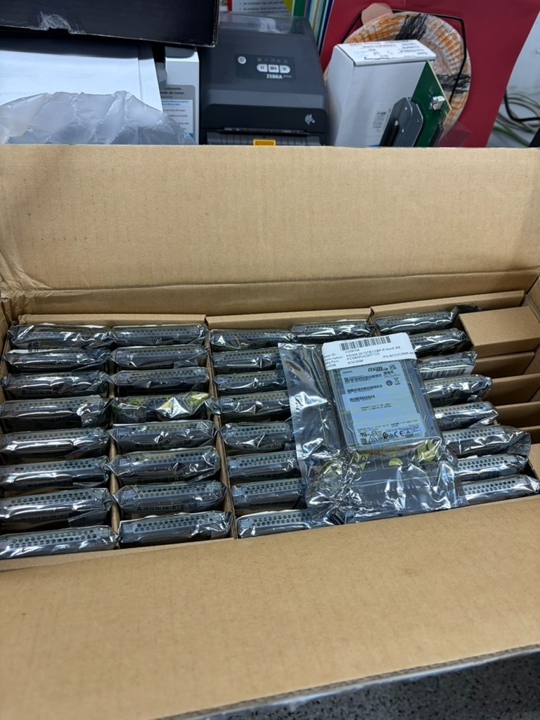 KIOXIA CD8P-R 30720GB 2.5" SIE Encryption NVMe Internal SSD (KCD8XPUG30T7)