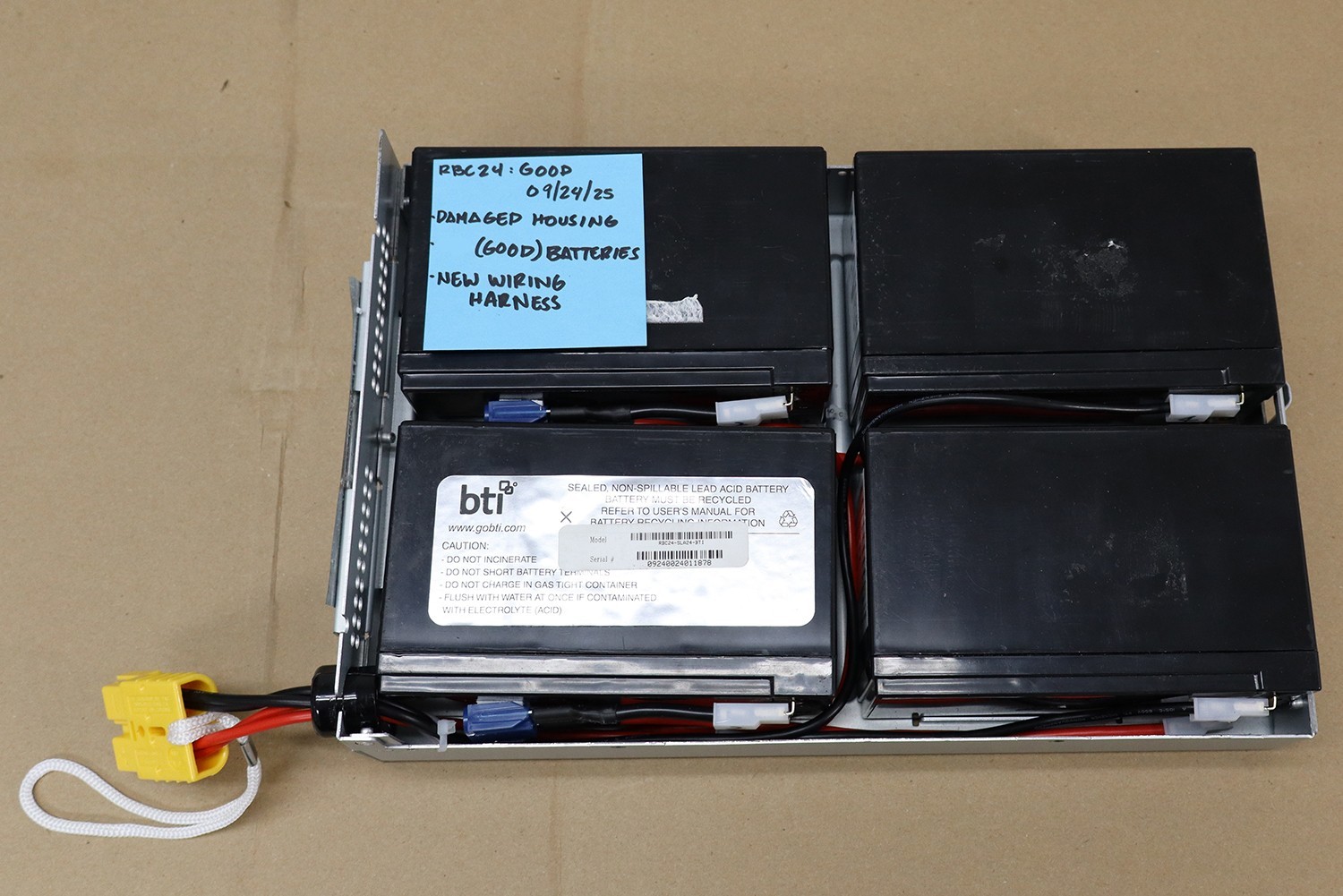 BTI RBC24-SLA24-BTI RBC battery replacement for APC RBC24 - Damaged Casing