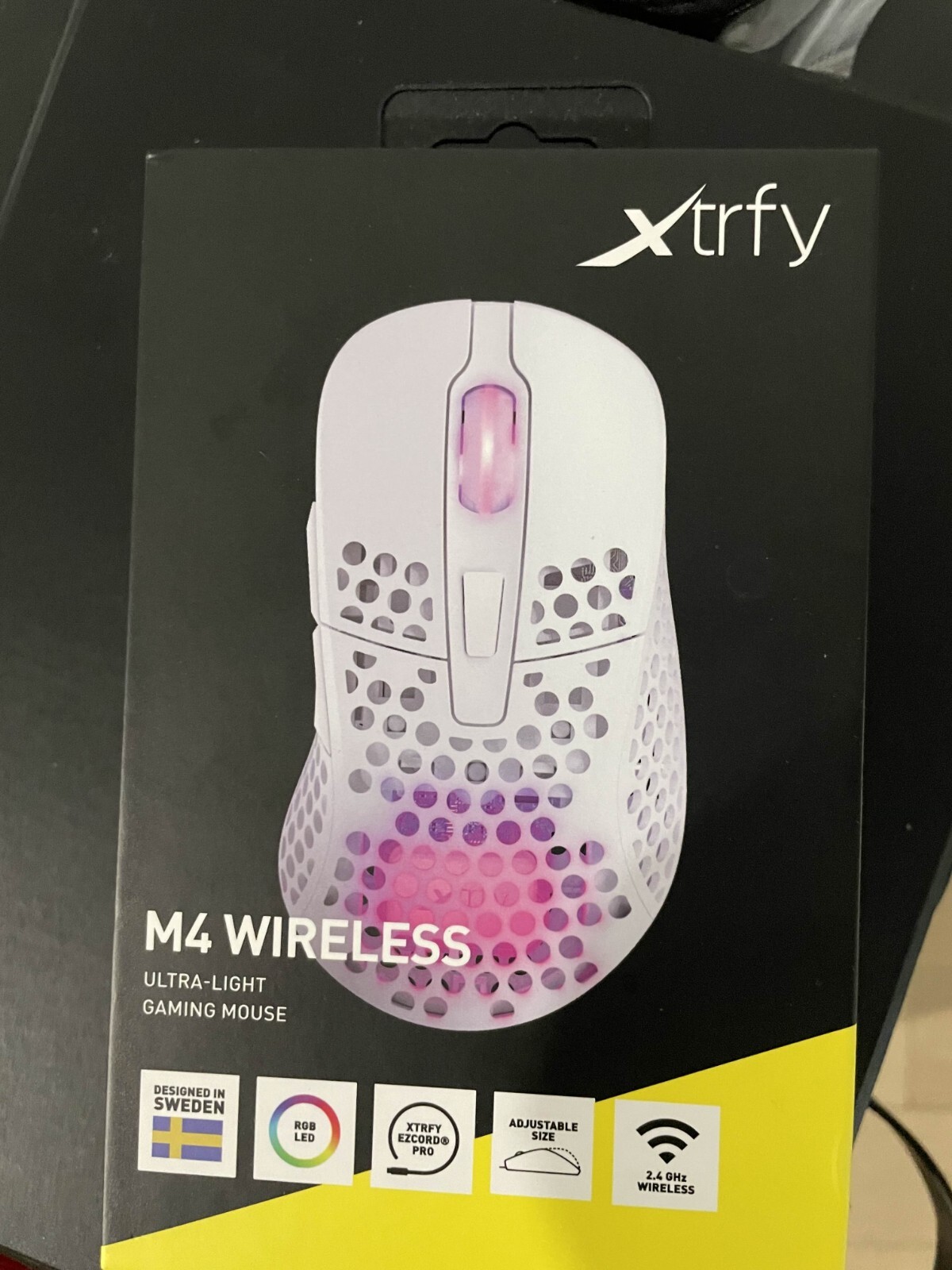 Xtrfy M4 Wireless white gaming mice