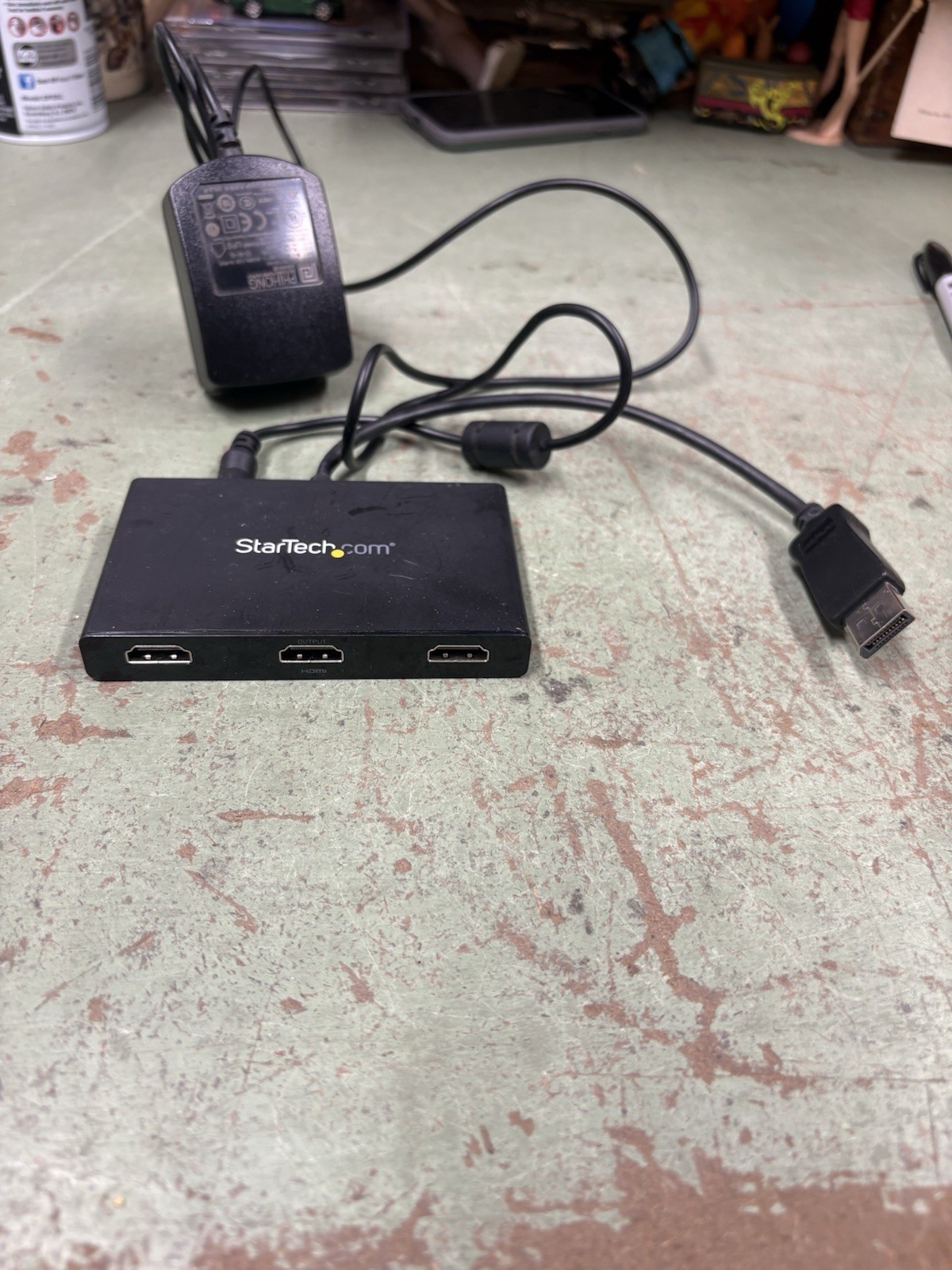 StarTech Multi Stream Transport - DisplayPort to Triple Head HDMI  MSTDP123HD