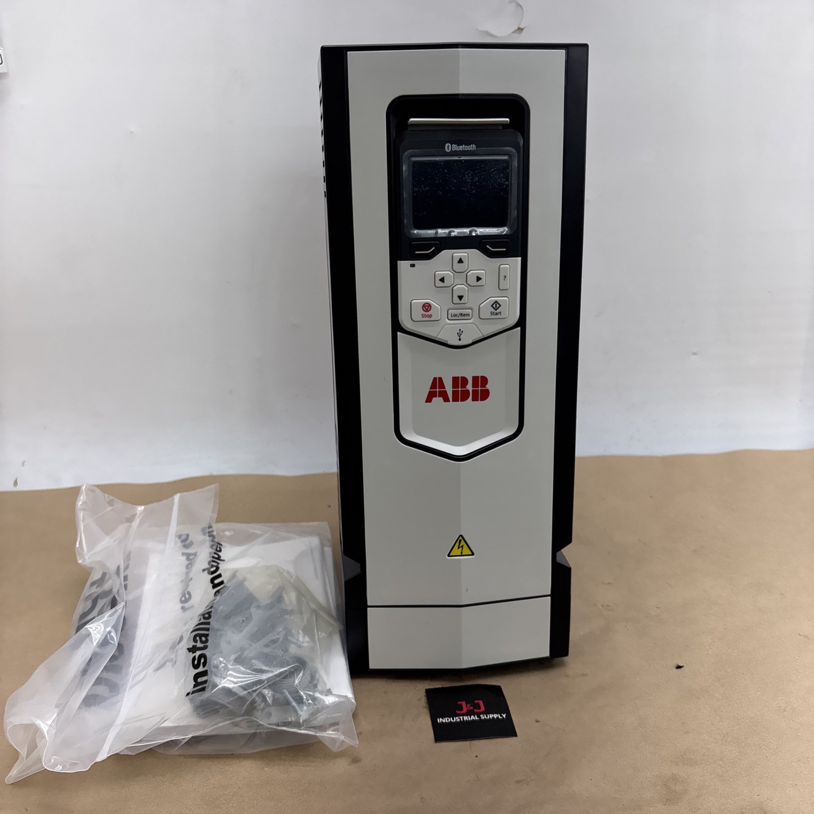 New In Box ACS880-01-10A6-2 ABB  Frequency converter,fast Shipping Warranty.