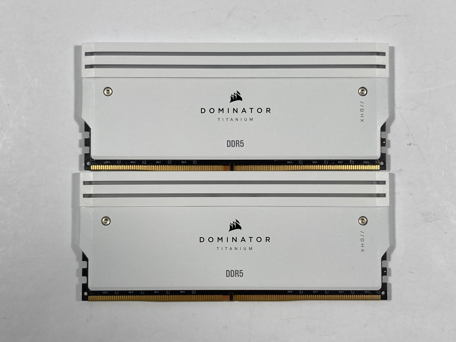 Corsair Dominator Titanium White 64GB (2 x 32) DDR5 RAM UDIMM 6400MHz
