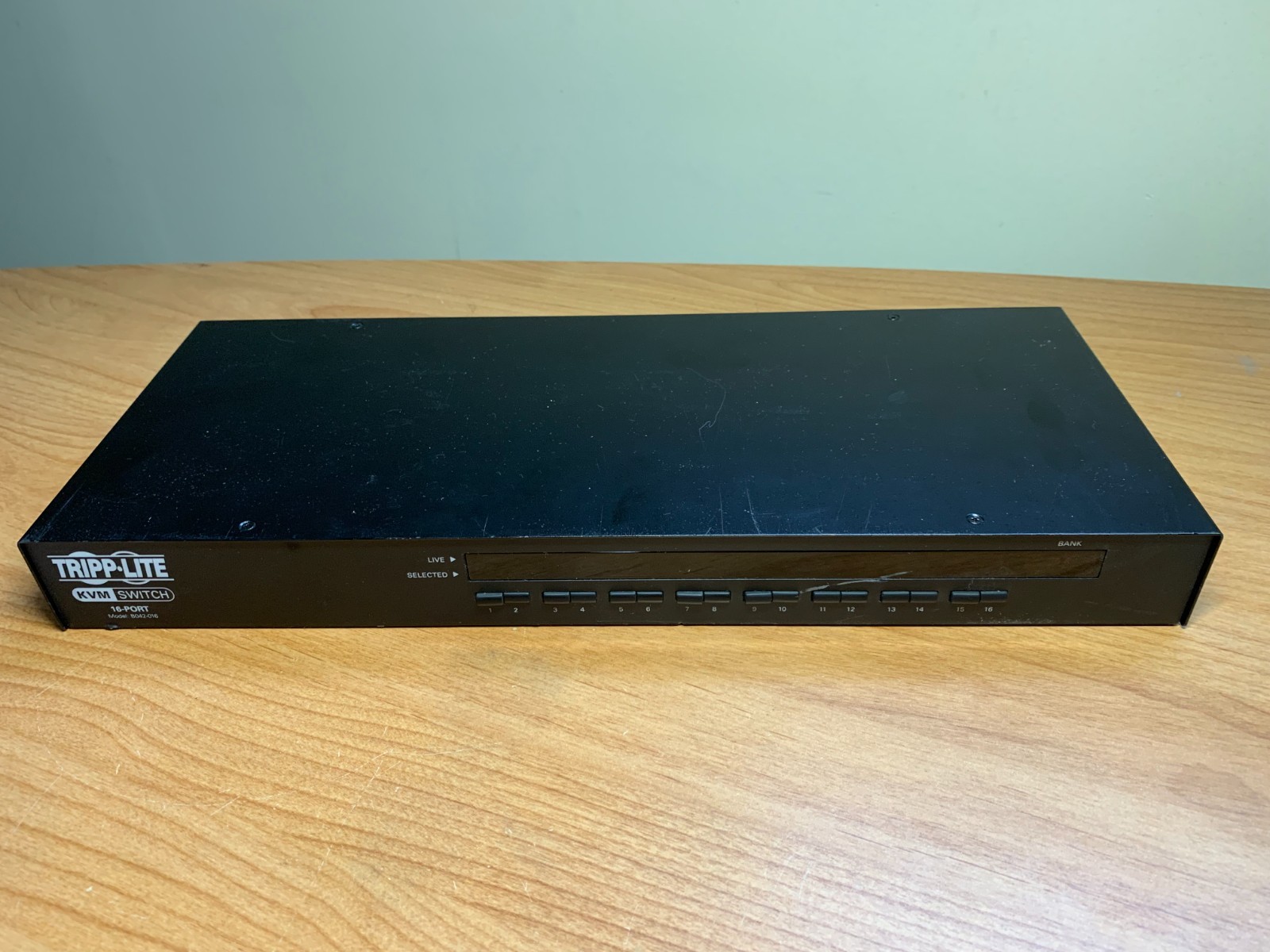 Tripp Lite KVM Switch B042-016 16-Port USB PS2 VGA ***No PSU/Cables***
