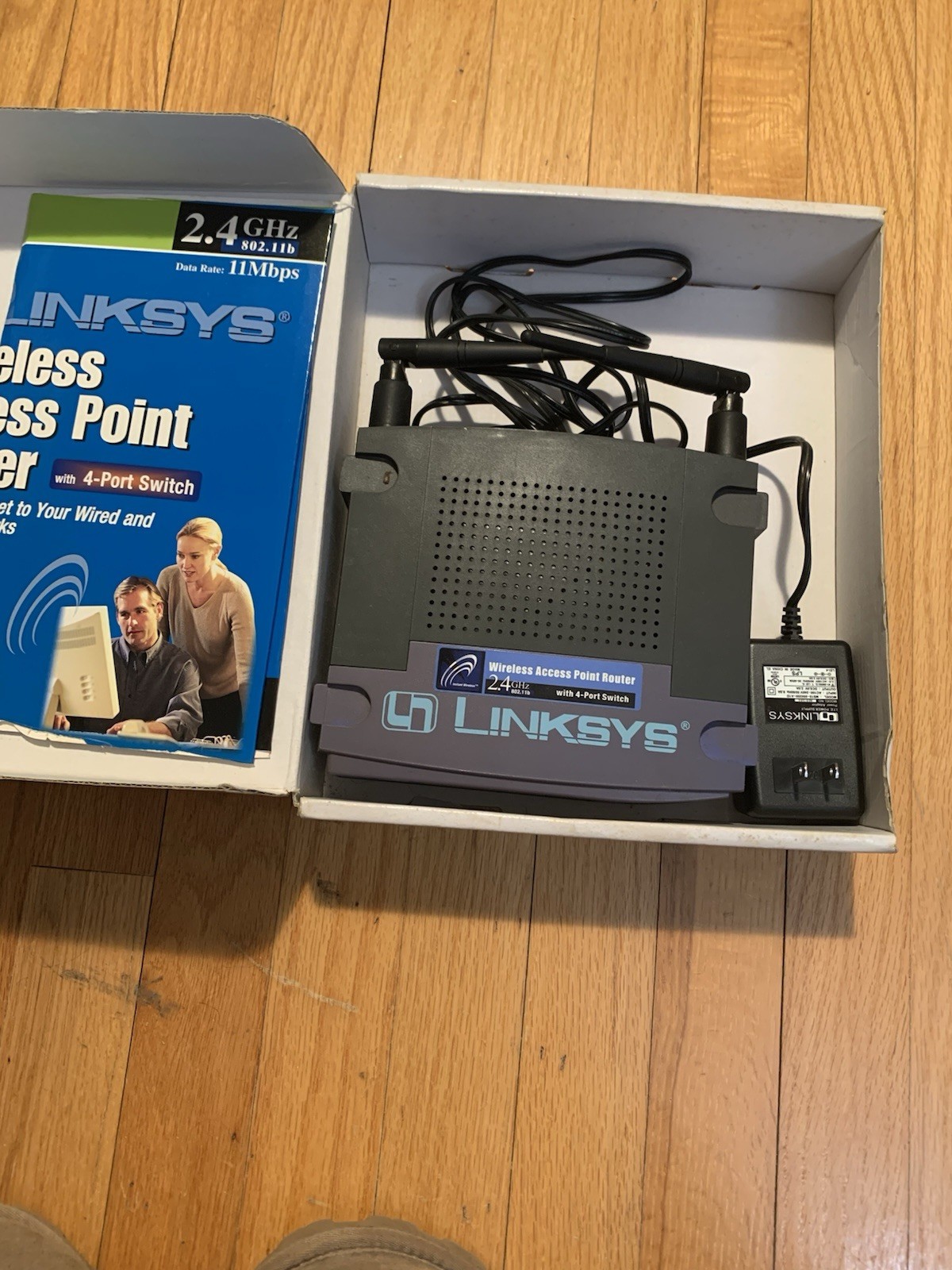 Vintage Linksys BEFW11S4 Wireless-B Broadband Router.
