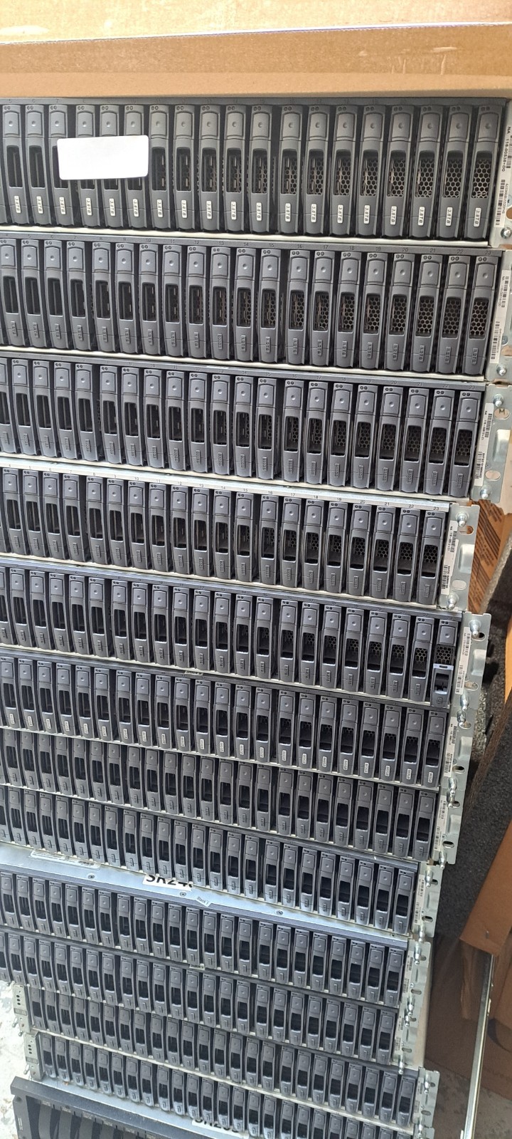NetApp NAJ-1501 Storage Array w/ 24x 1.2Tb SAS HDDs, 2x IOM12 and RAILS