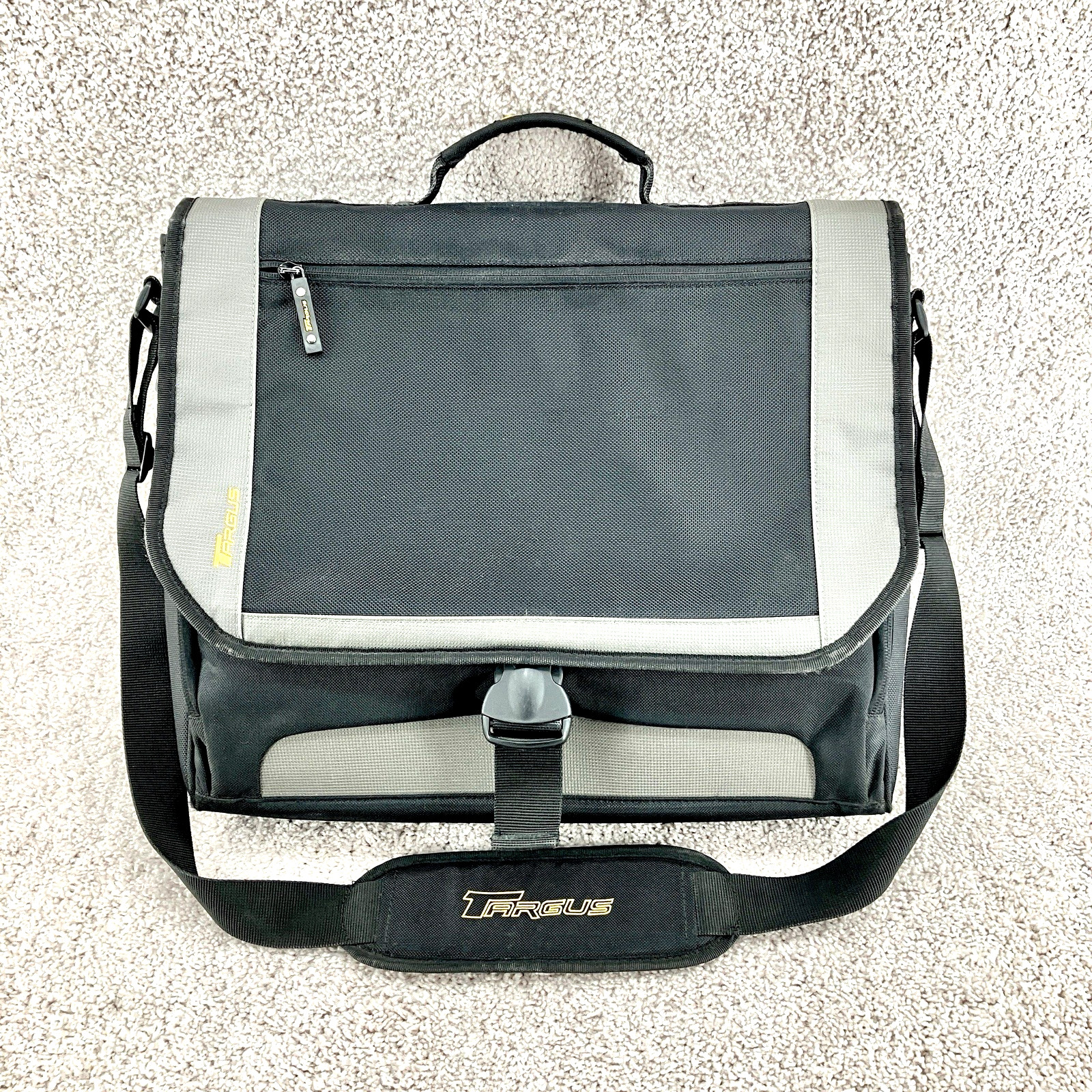 Targus CityGear Miami Padded Messenger Case for up to 17-Inch Laptops Black Gray