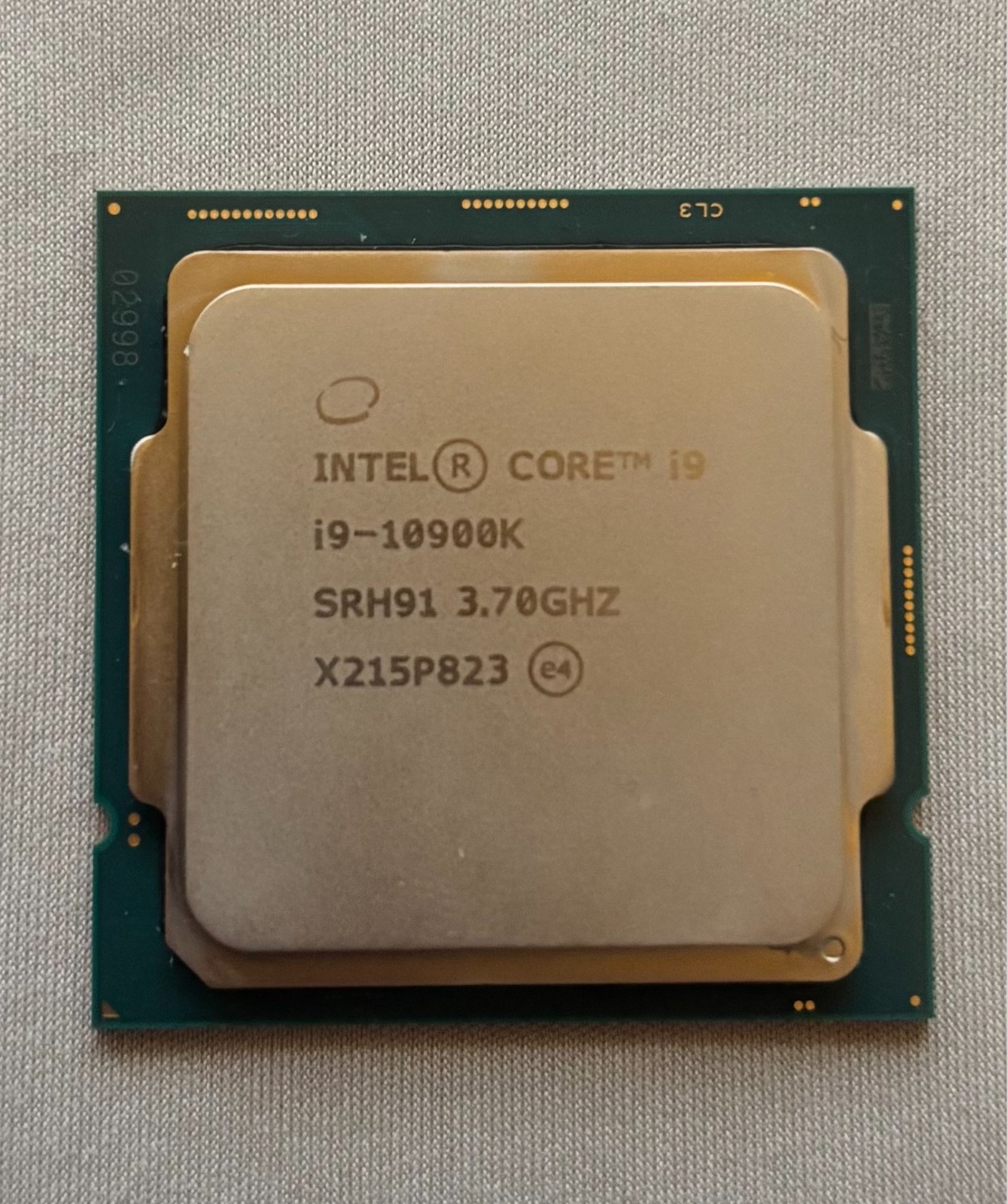 Intel Core i9-10900K Processor (3.7 GHz, 10 Cores, LGA1200) - BX8070110900K