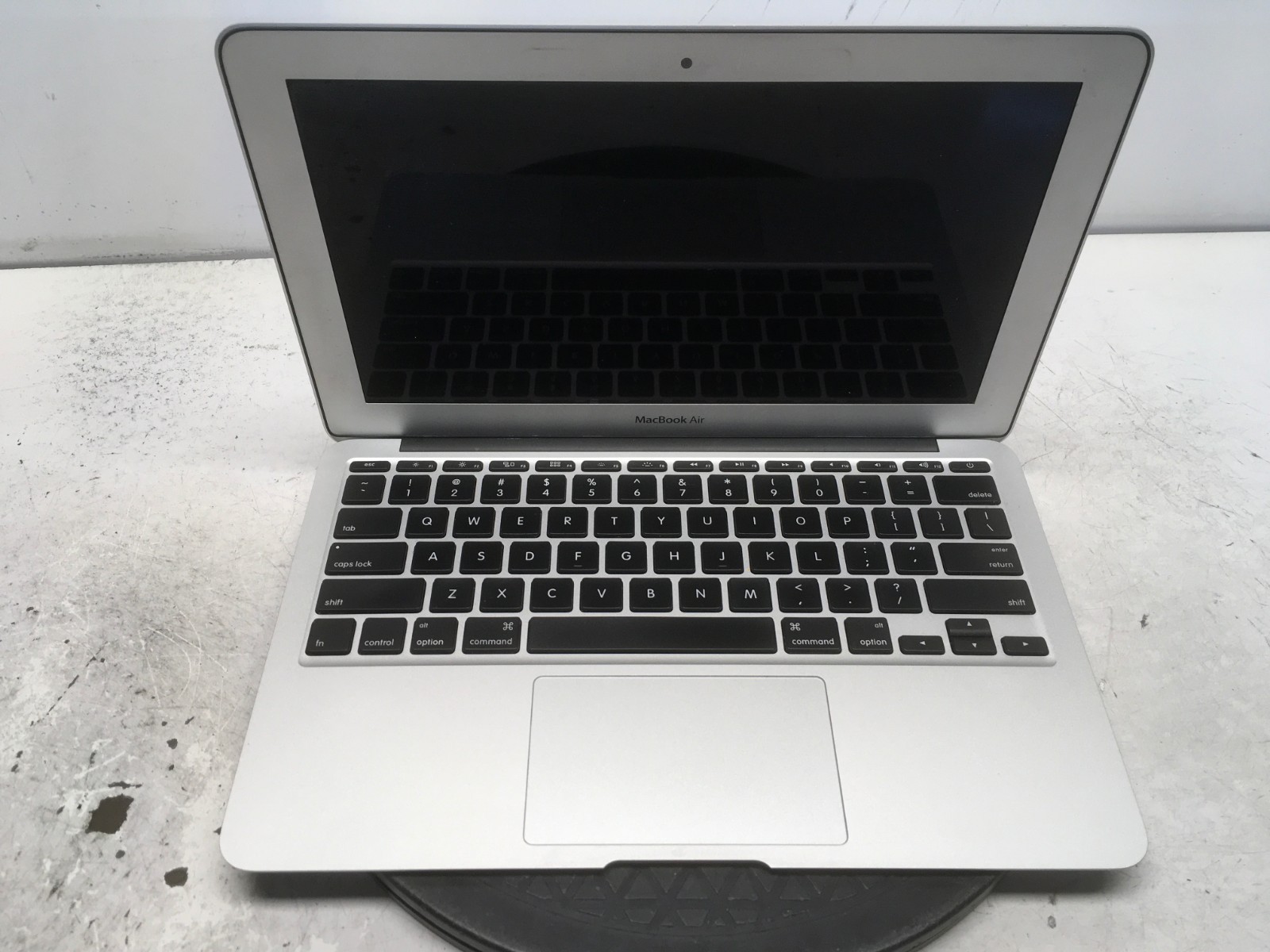 Apple MacBook Air A1370 Intel Core i5-2467M 1.6GHz  NO HDD No Batt