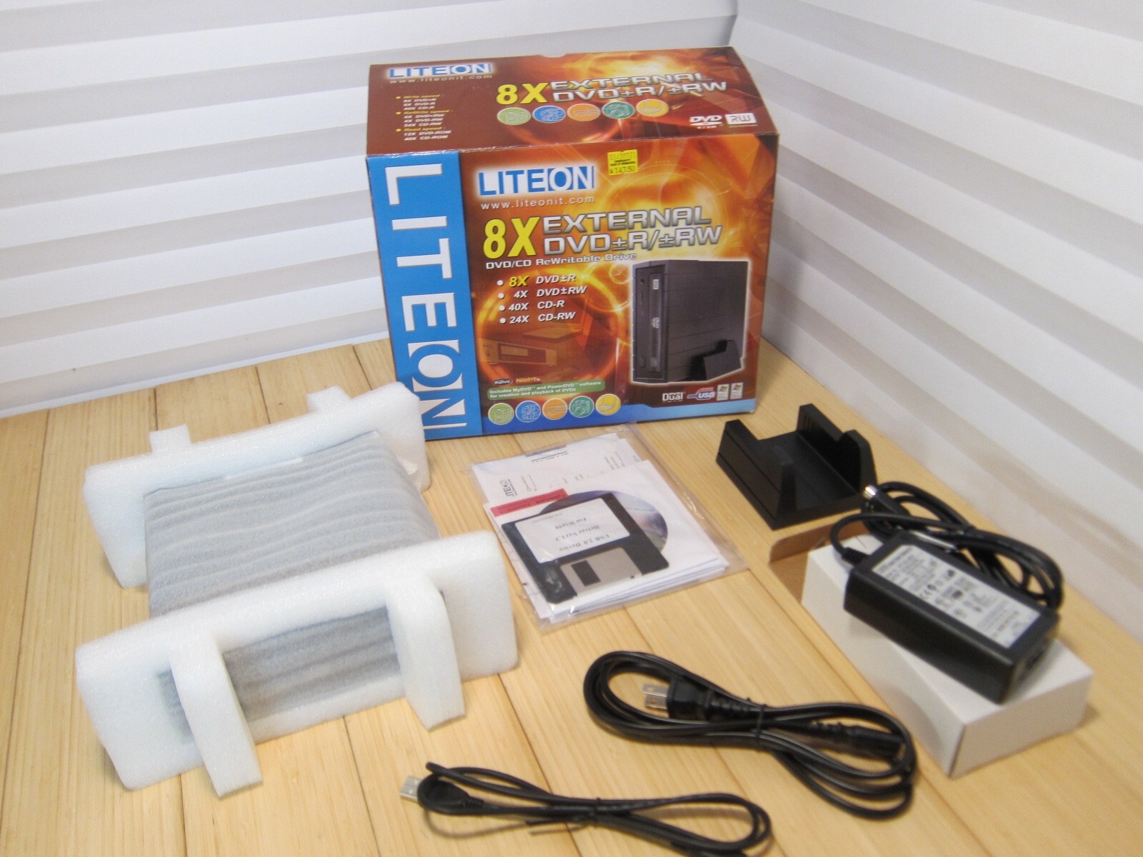 NOS Vintage July 2004 LITEON 8x External USB DVD +-R / +- RW