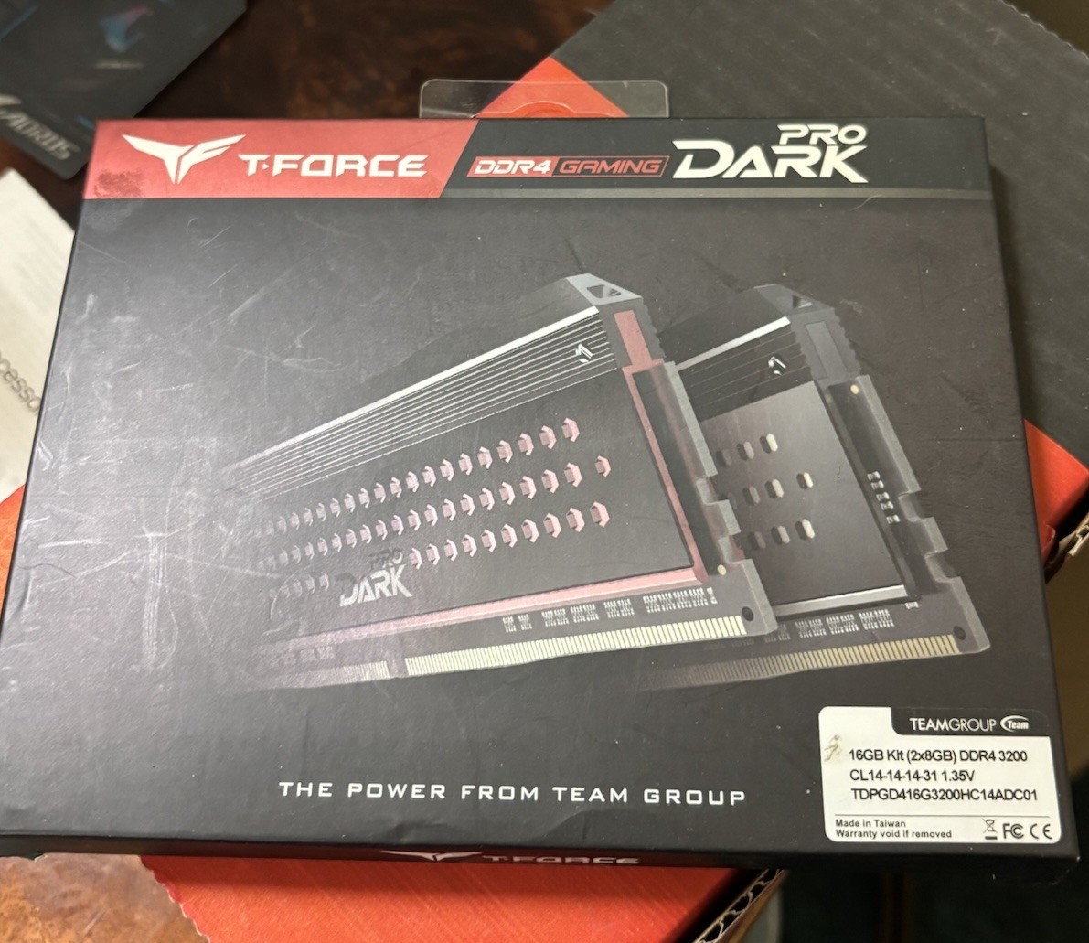 Samsung B die  Teamgroup T-Force Dark Pro DDR4 CL14  16gb (2x8gb) 3200 MHz