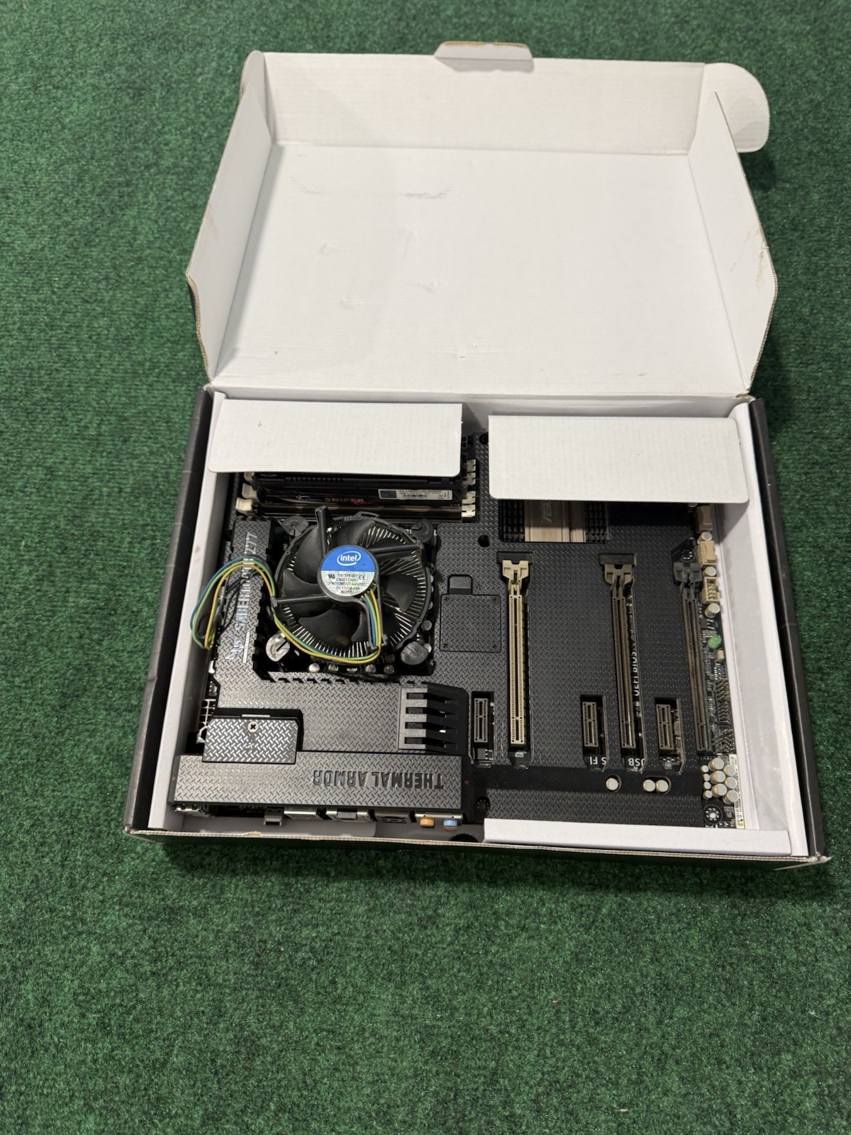 ASUS SABERTOOTH Z77 ATX LGA 1155 DDR3 Motherboard w/12GB RAM