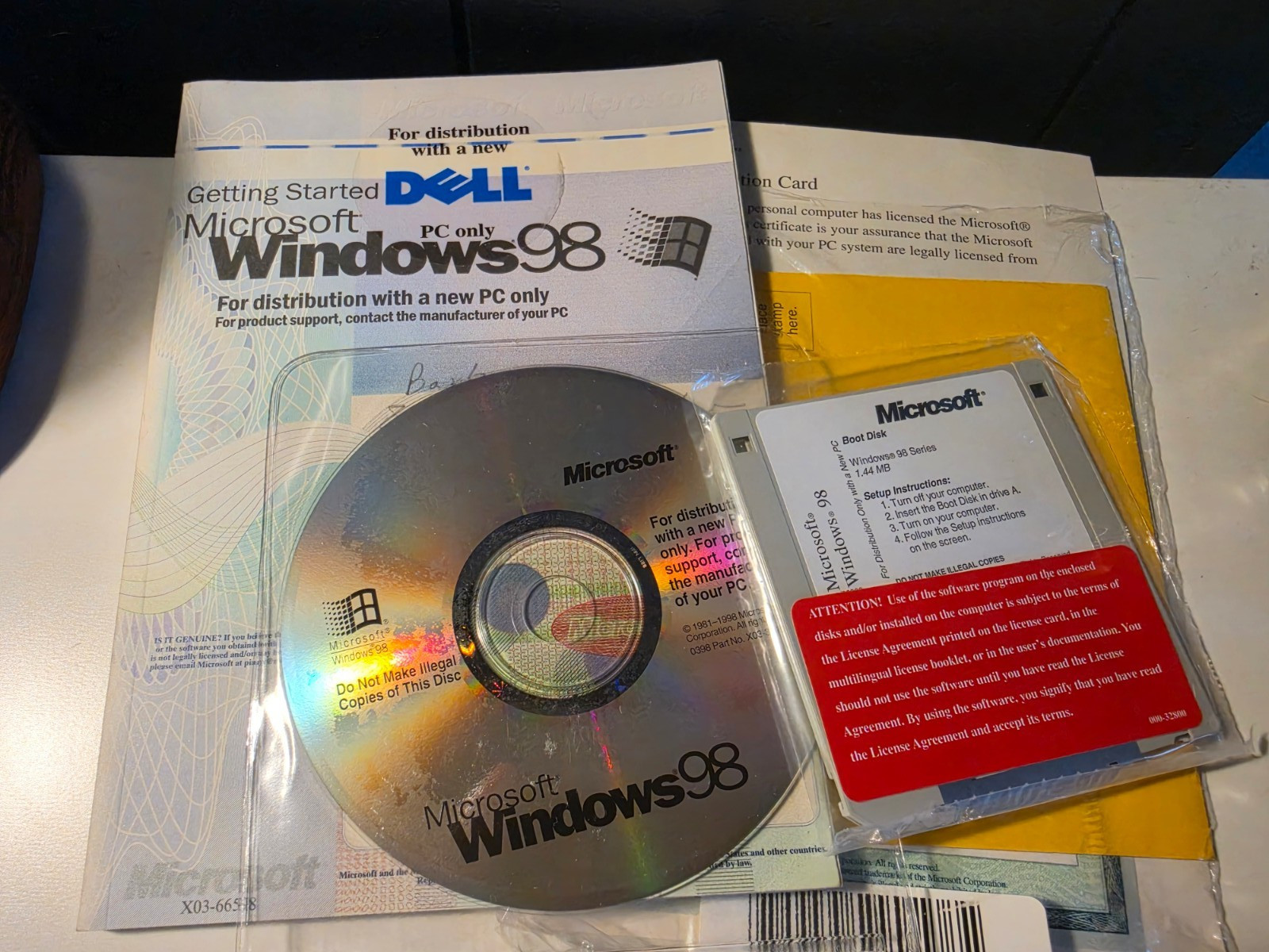 Microsoft Windows 98 Full Install CD-ROM w COA, Key, Manual & 3.5" Boot Disk