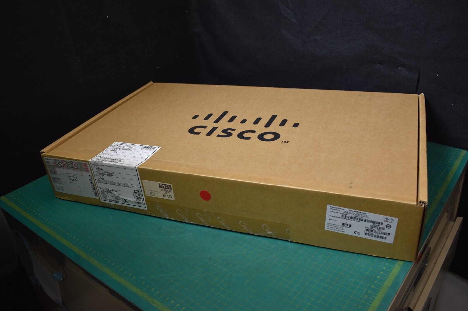 New sealed box Cisco AIR-ANT2513P4M-N Antenna Aironet Four Port Dual Band 2.4Ghz