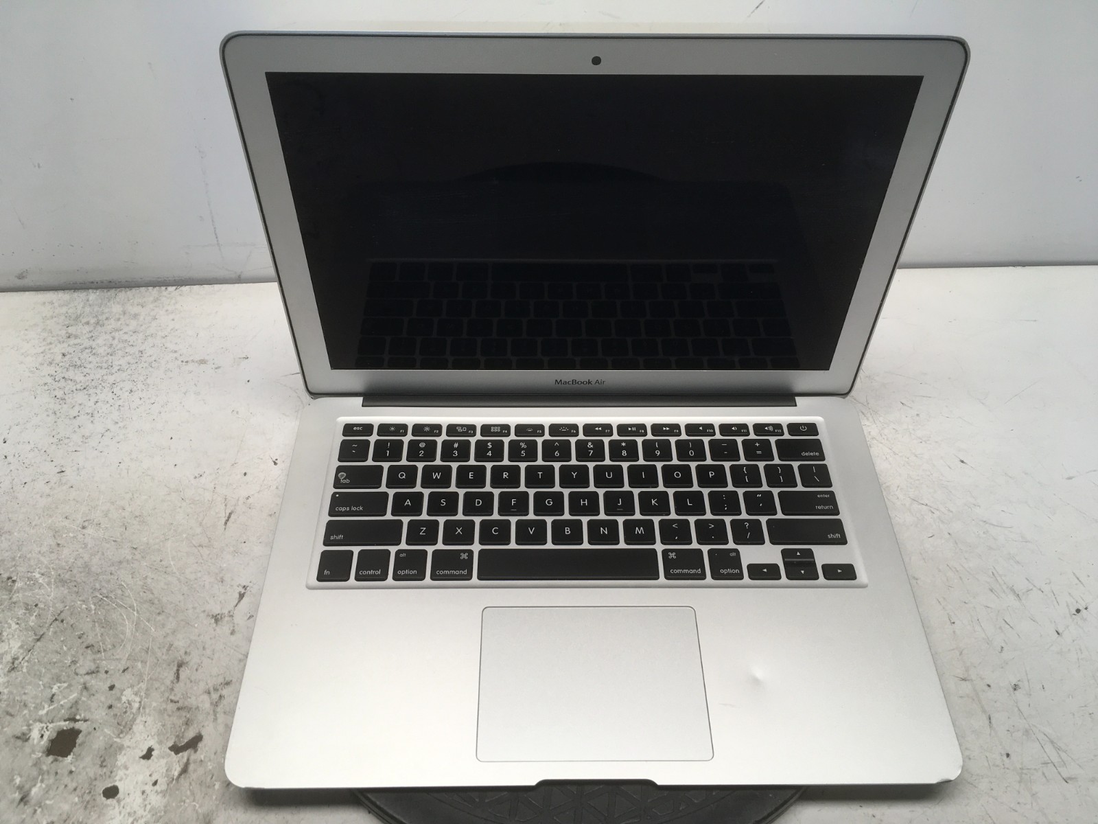 Apple MacBook Air A1466 Intel i7-3667U 2GHz 8 GB NO HDD No Batt